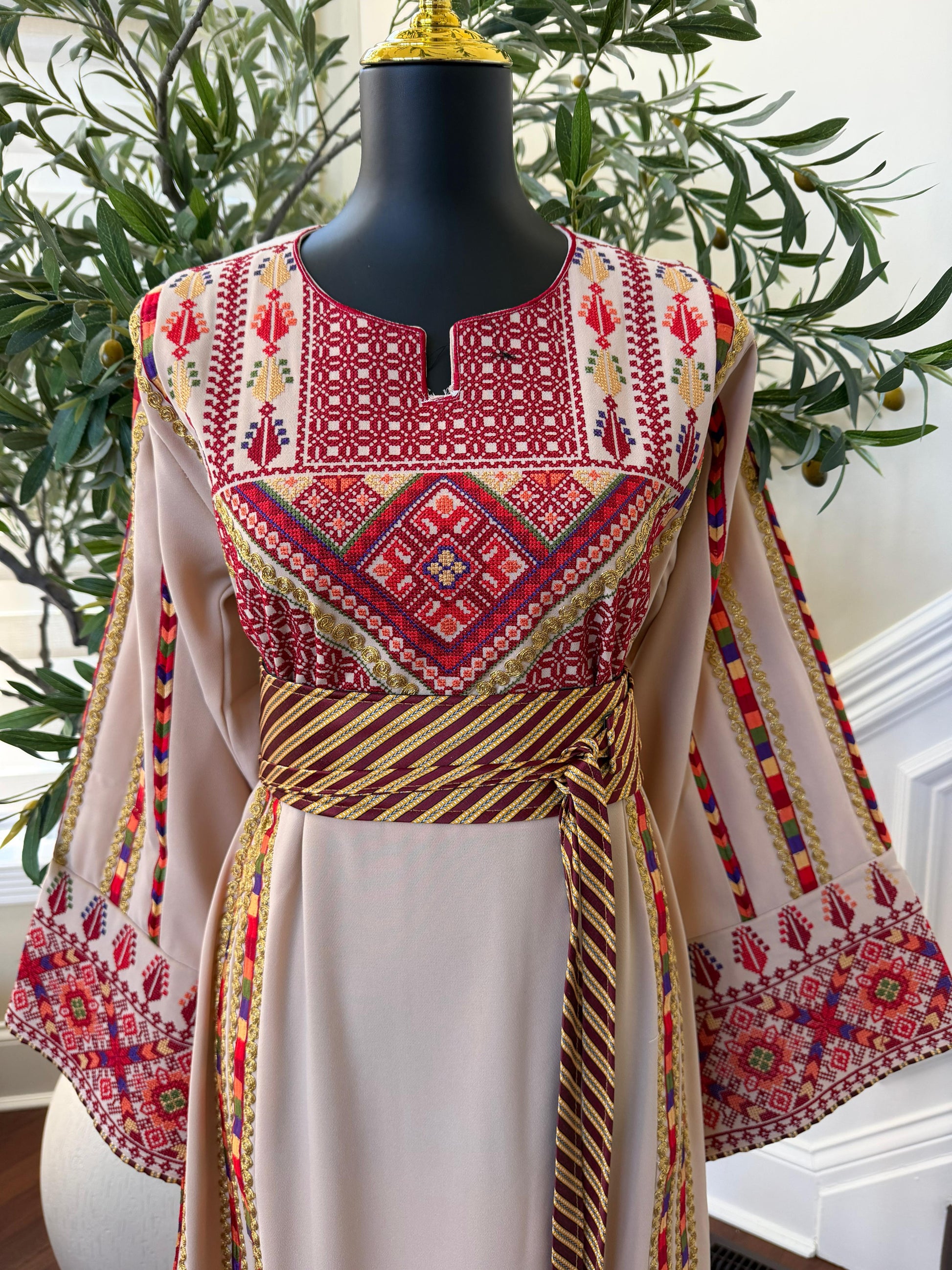 Beige Traditional Elegance Embroidery Thobe