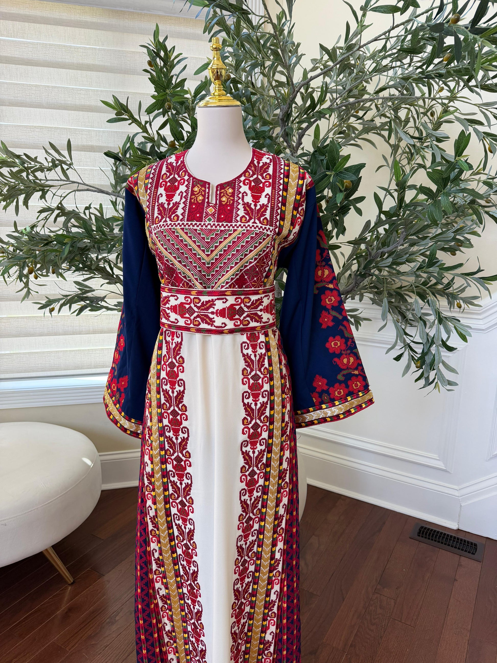 Elegant Itamin Palestinian Thobe 2333