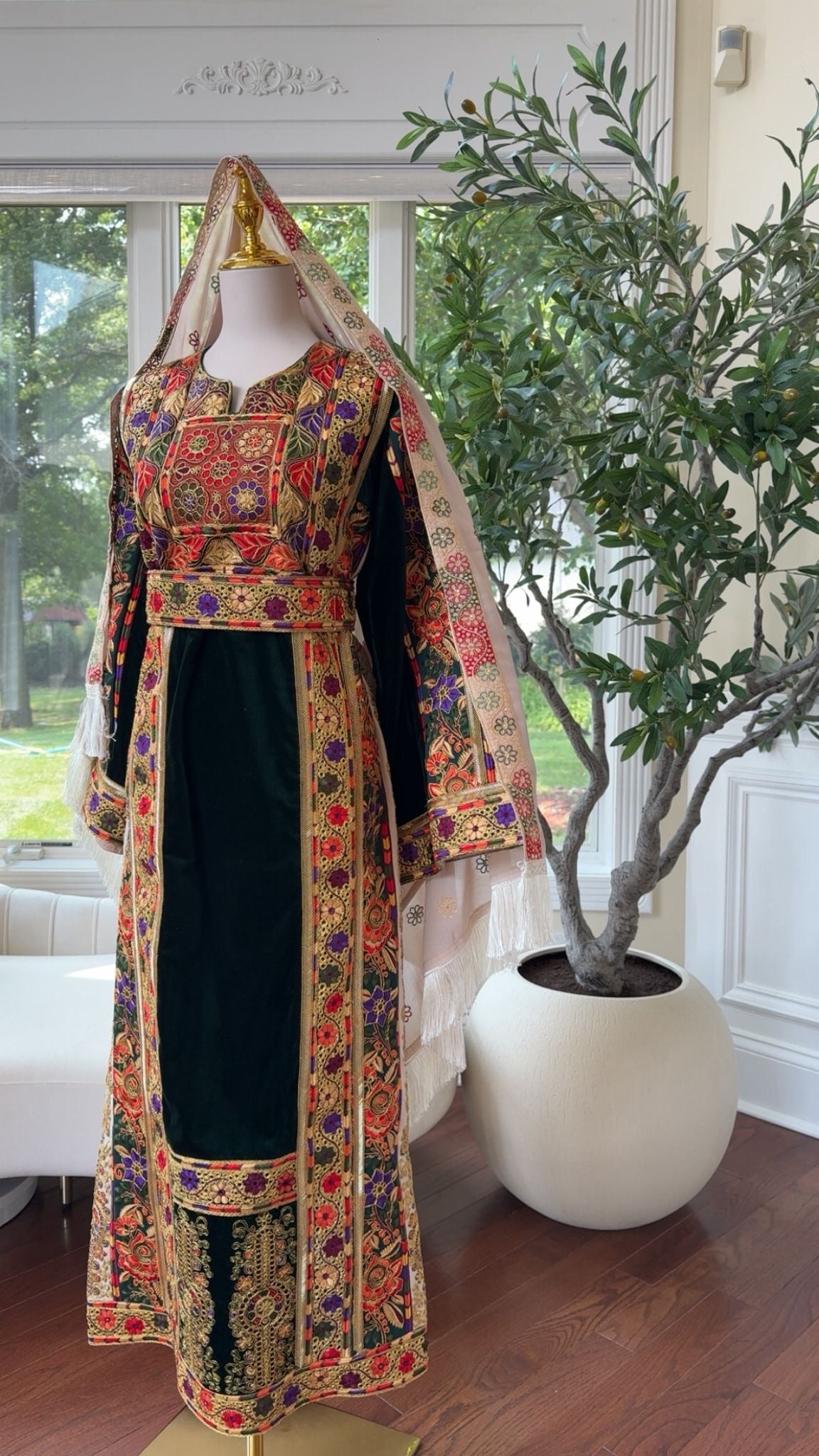 Velvet Green Tatreez Sabal Kharaz Thobe
