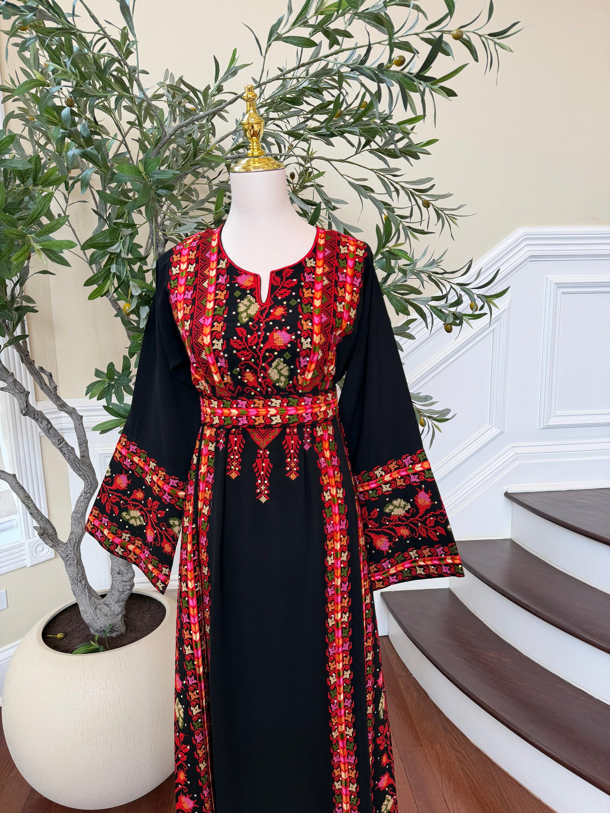 Embroidery Black Tatreez Rose Thobe