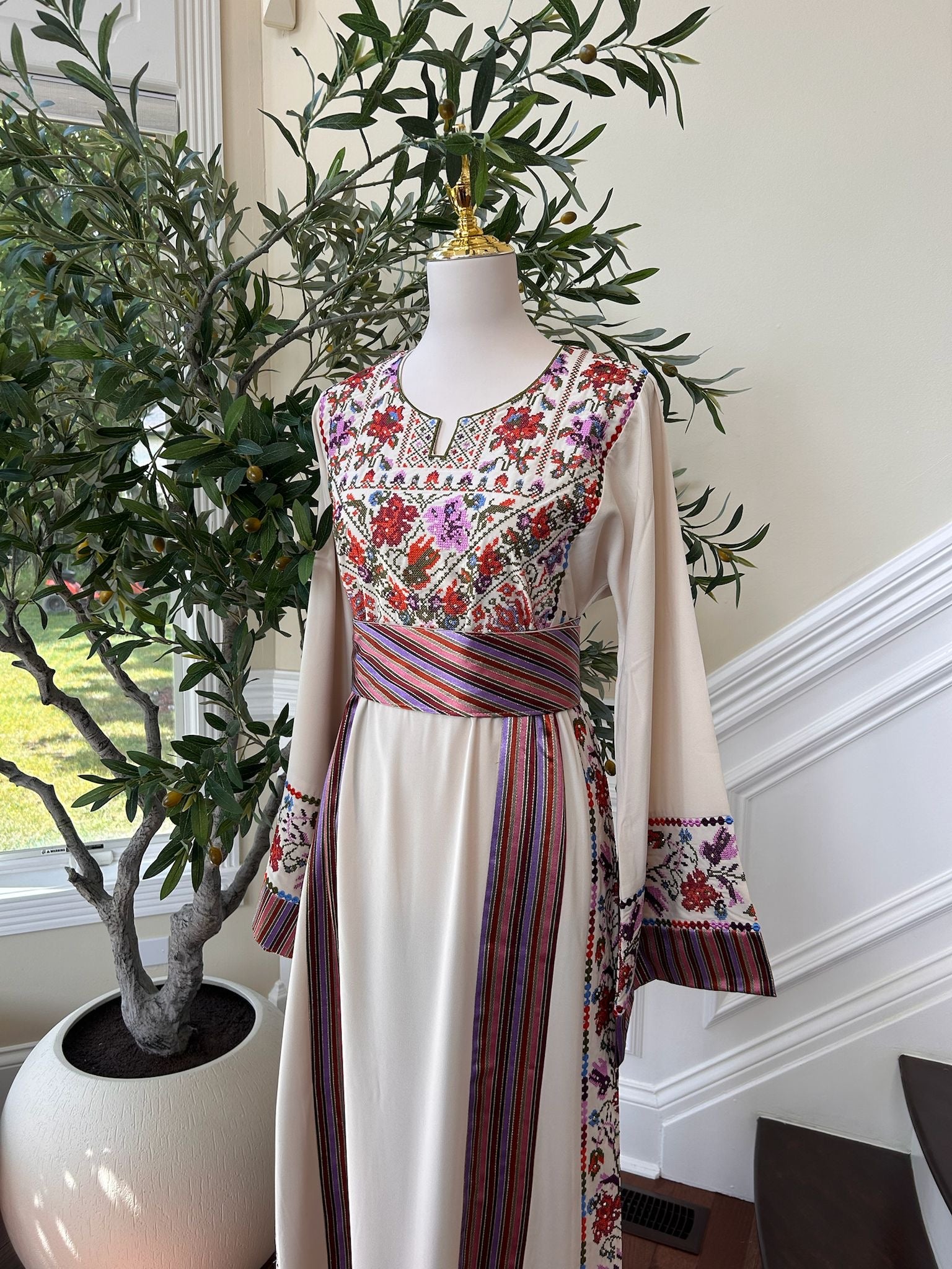 Cream Floral Embroidery Tatreez Thobe