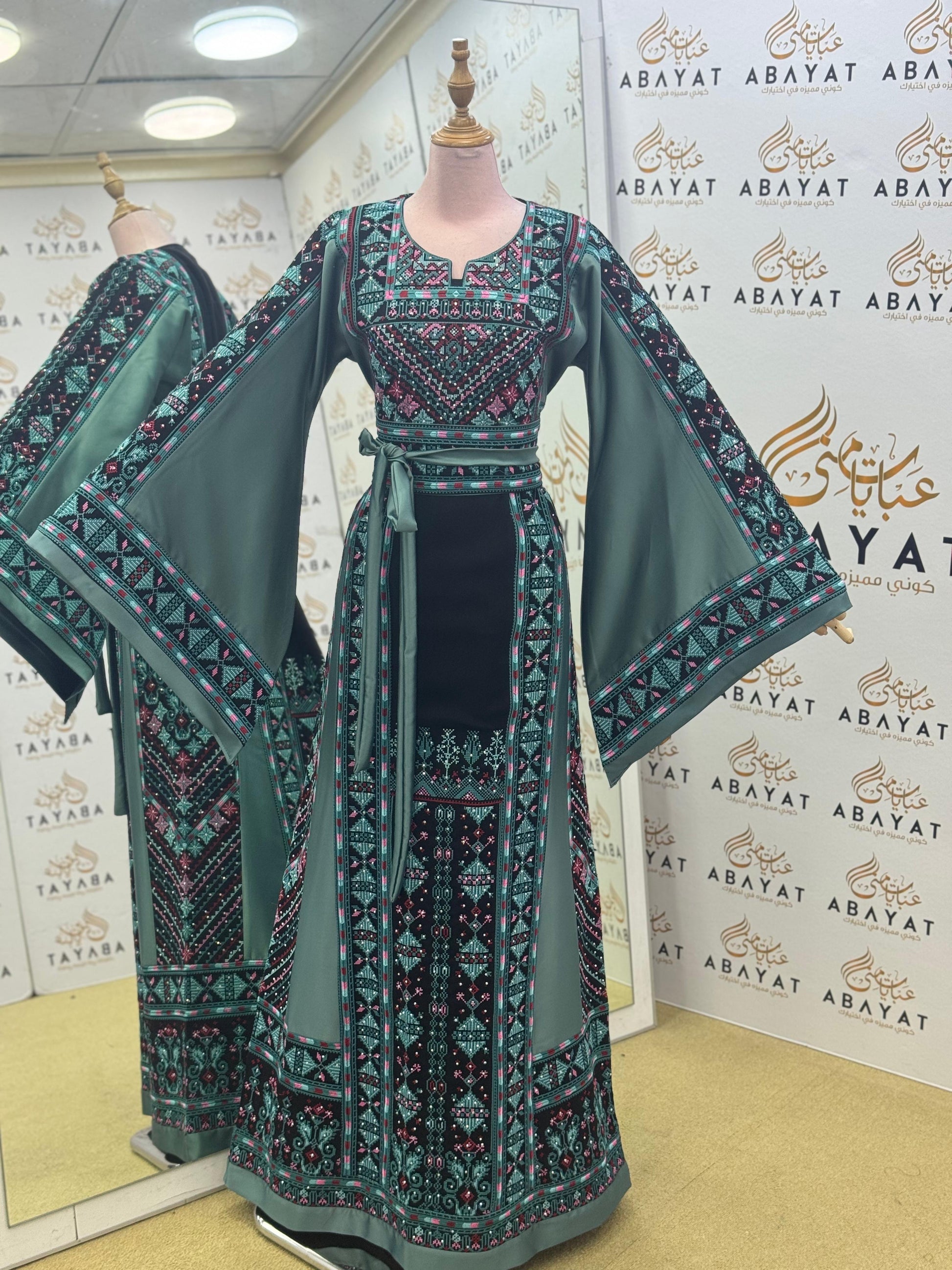 Luxury Palestinian Embroidered Thobe – Deep Green Traditional Design
