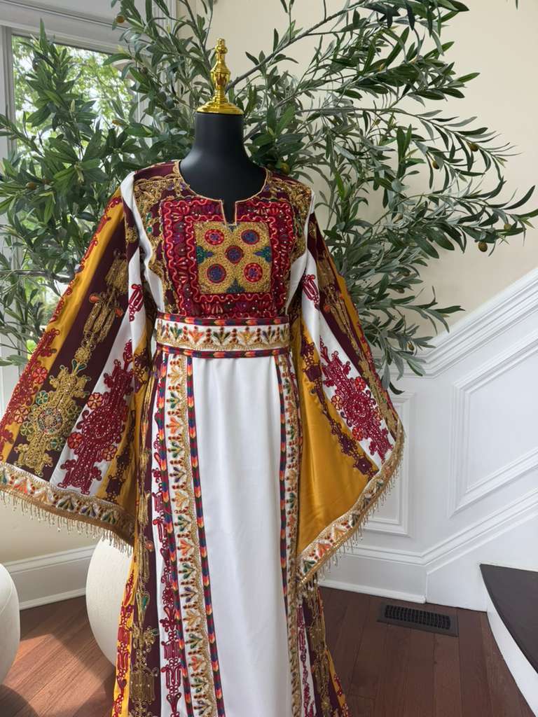 White Embroidery Tatreez Elegance Thobe