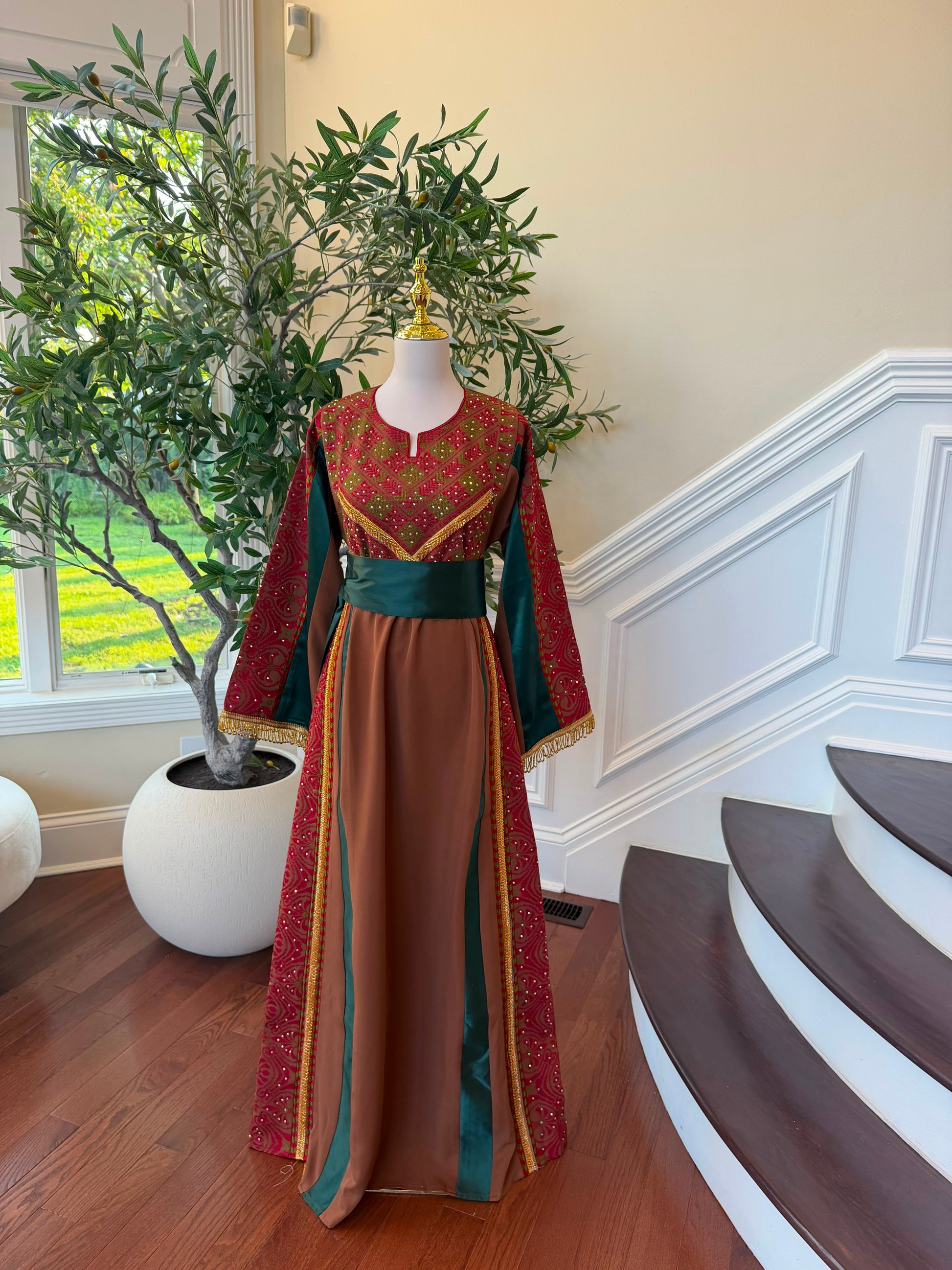 Brown Embroidery Elegance Tatreez Thobe