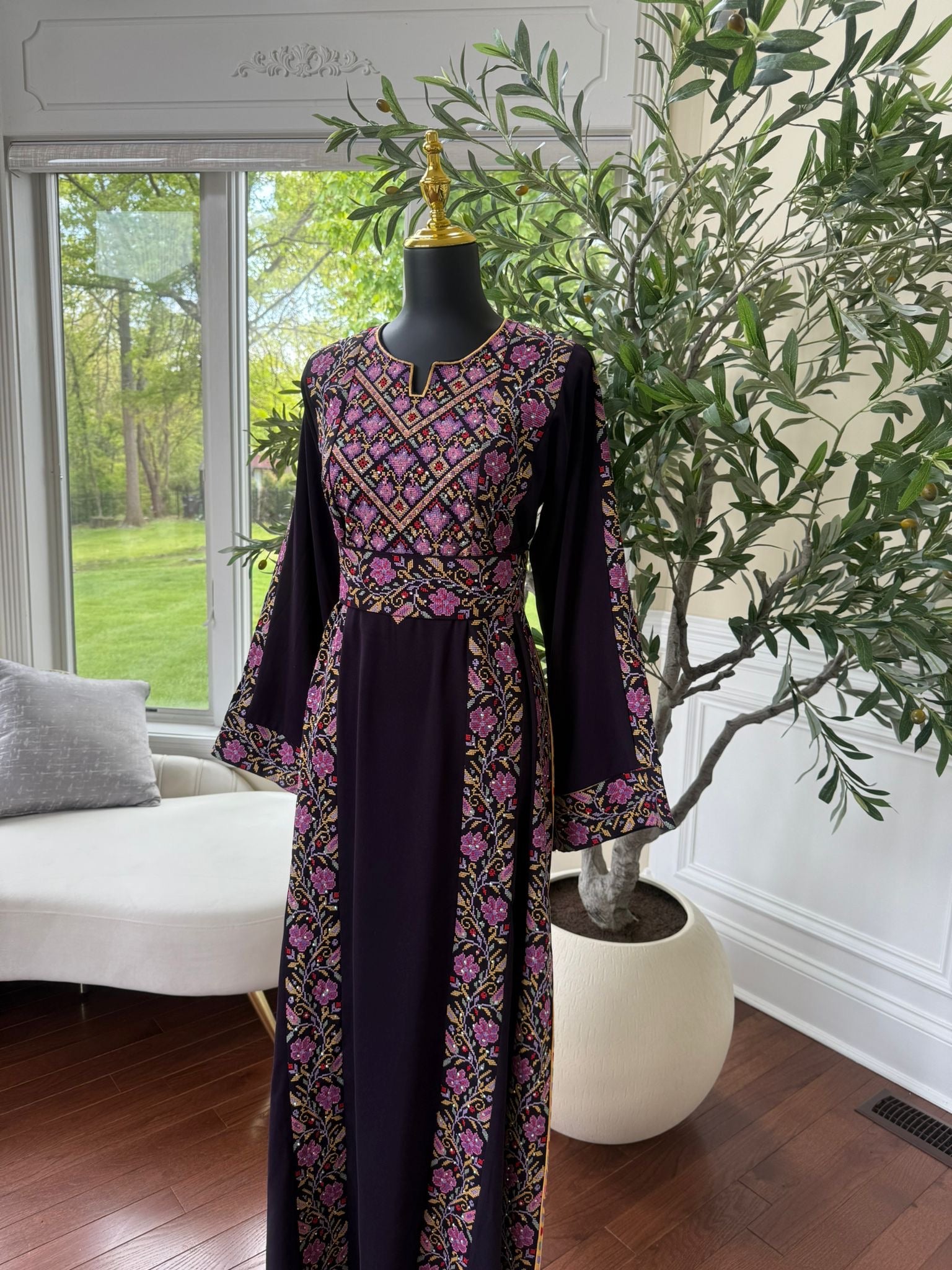 Elegant Purple Tatreez Thobe