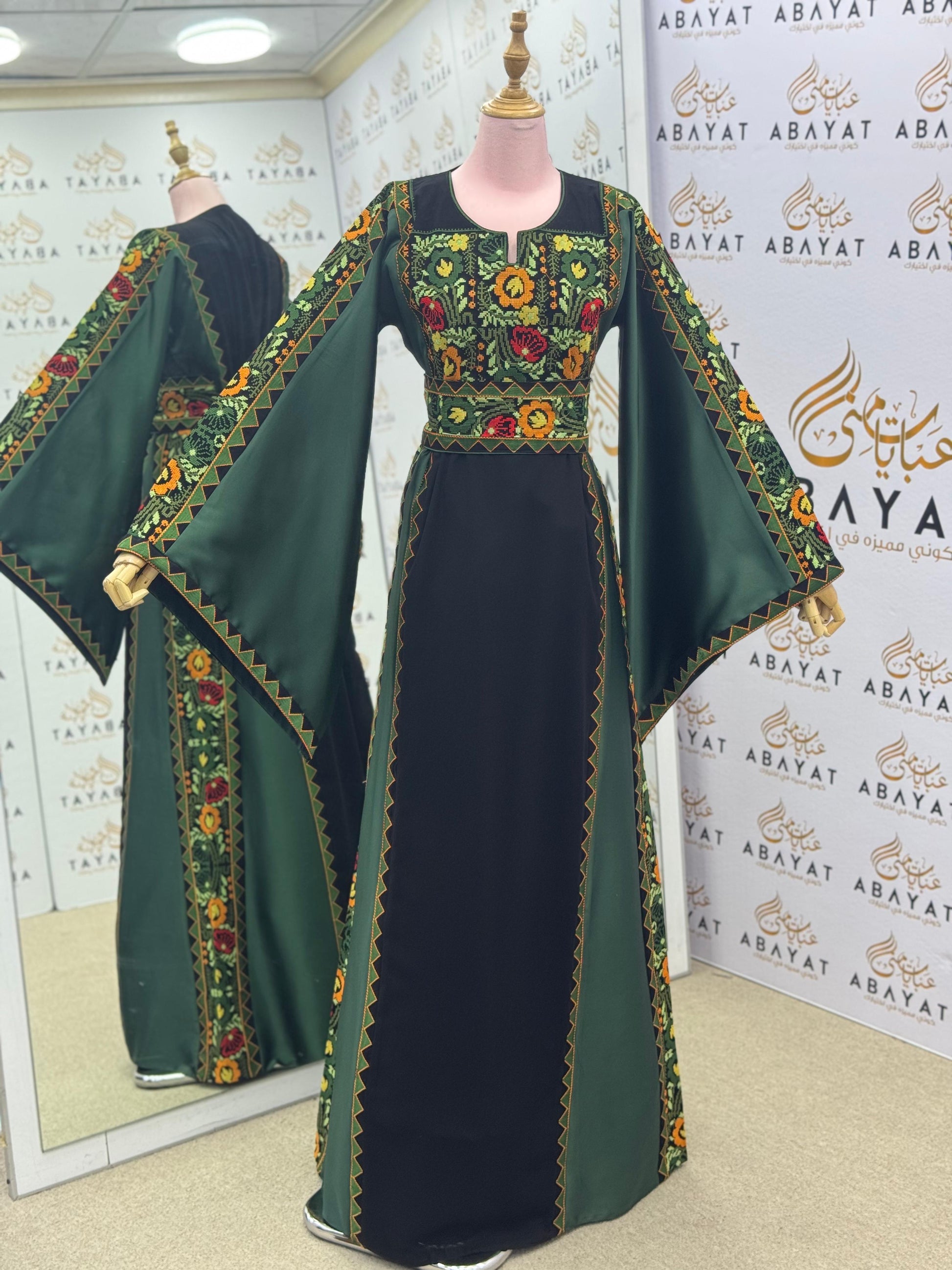 Deep Green & Black Palestinian Embroidery Thobe – Classic Floral Elegance