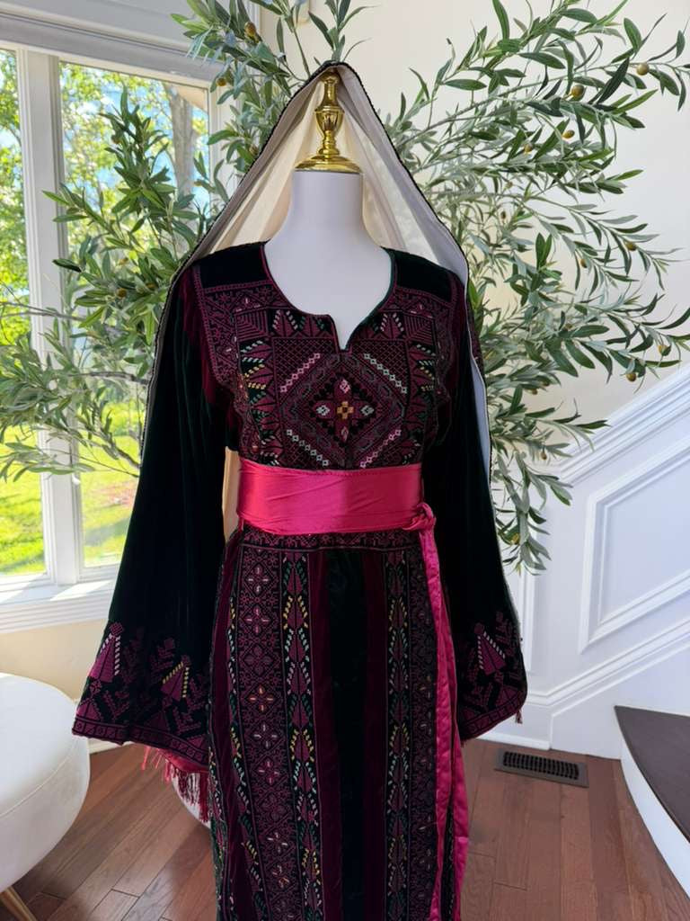 Velvet Green Embroidery Tatreez Thobe