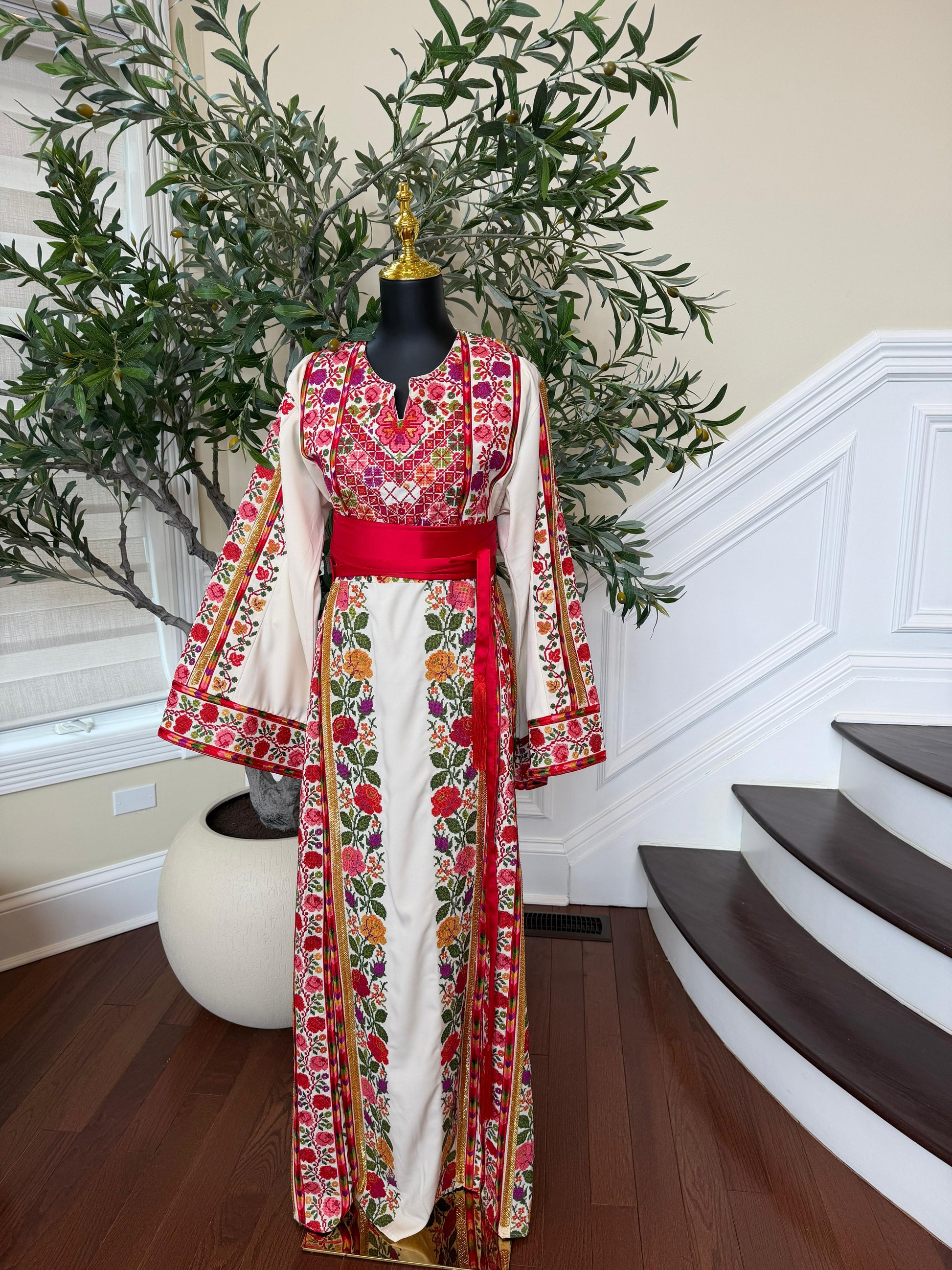 White Floral Embroidery Tatreez Thobe