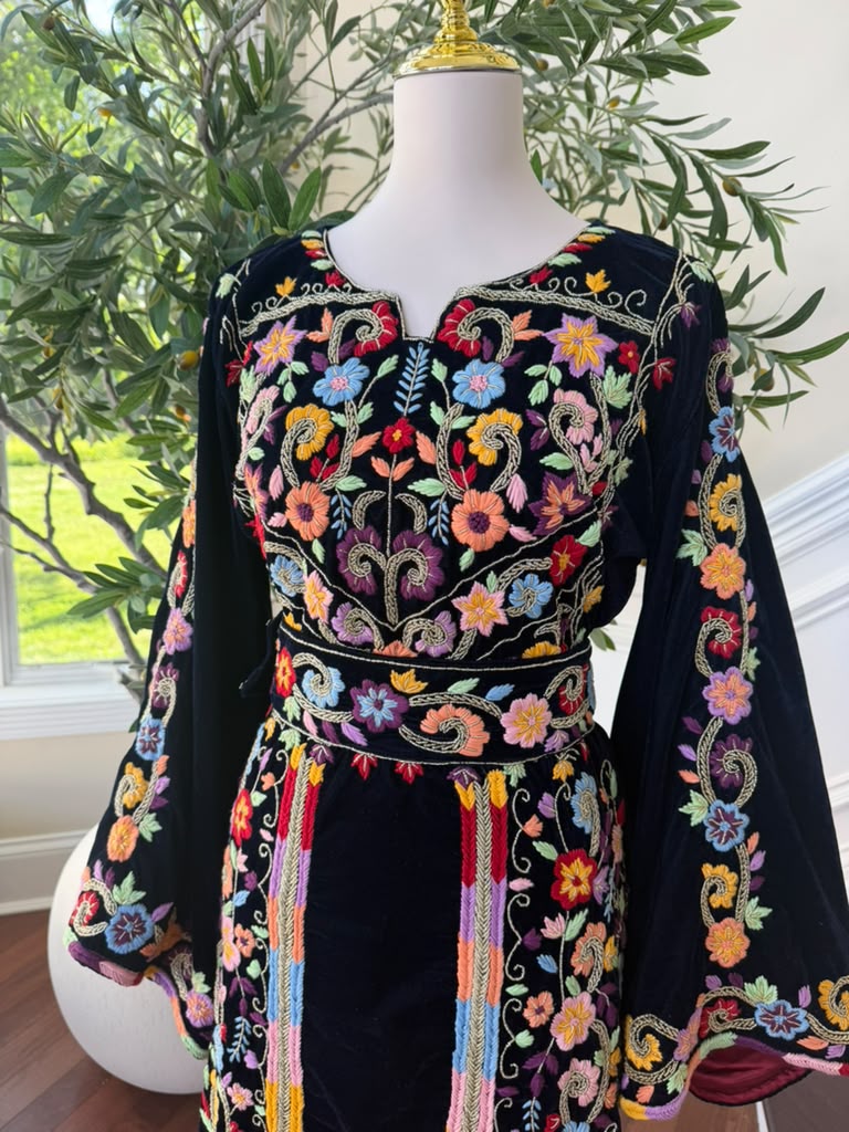 Navy Blue Stone Embroidered Tatreez Floral Thobe