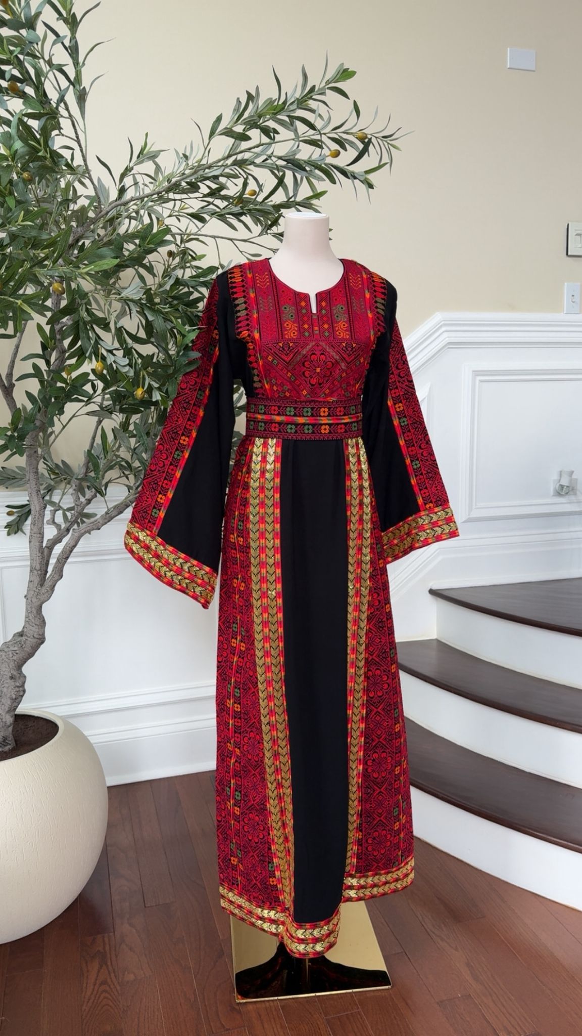 Black Embroidery Red Tatreez Thobe