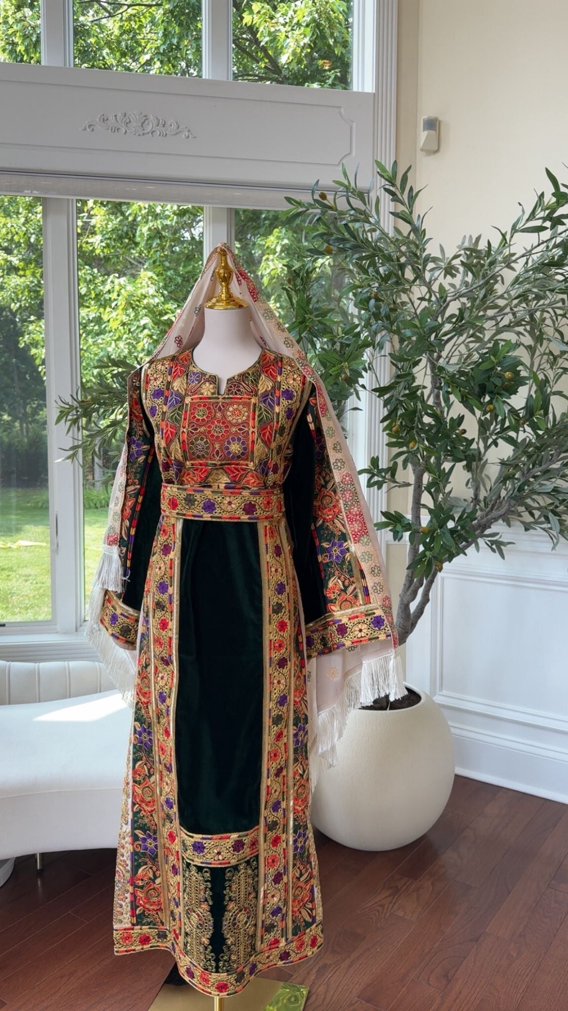 Velvet Green Tatreez Sabal Kharaz Thobe