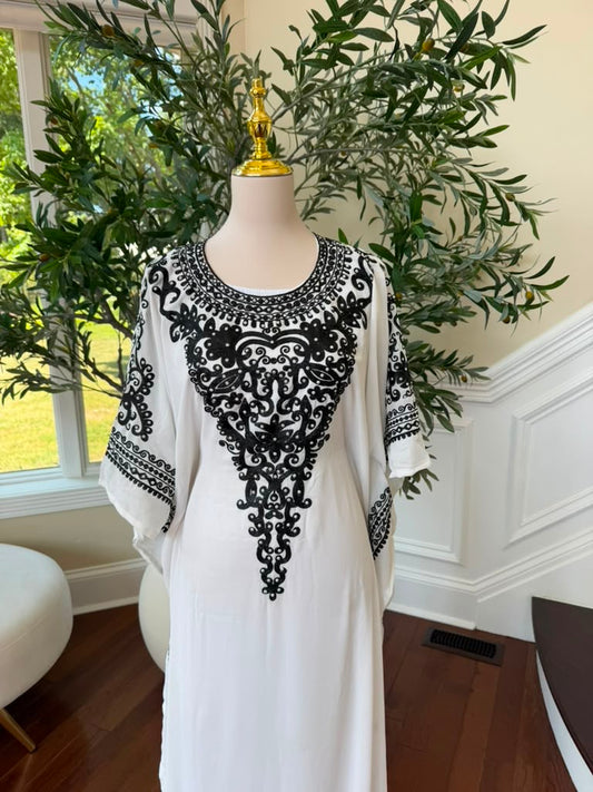White Elegance Detail Kuftan
