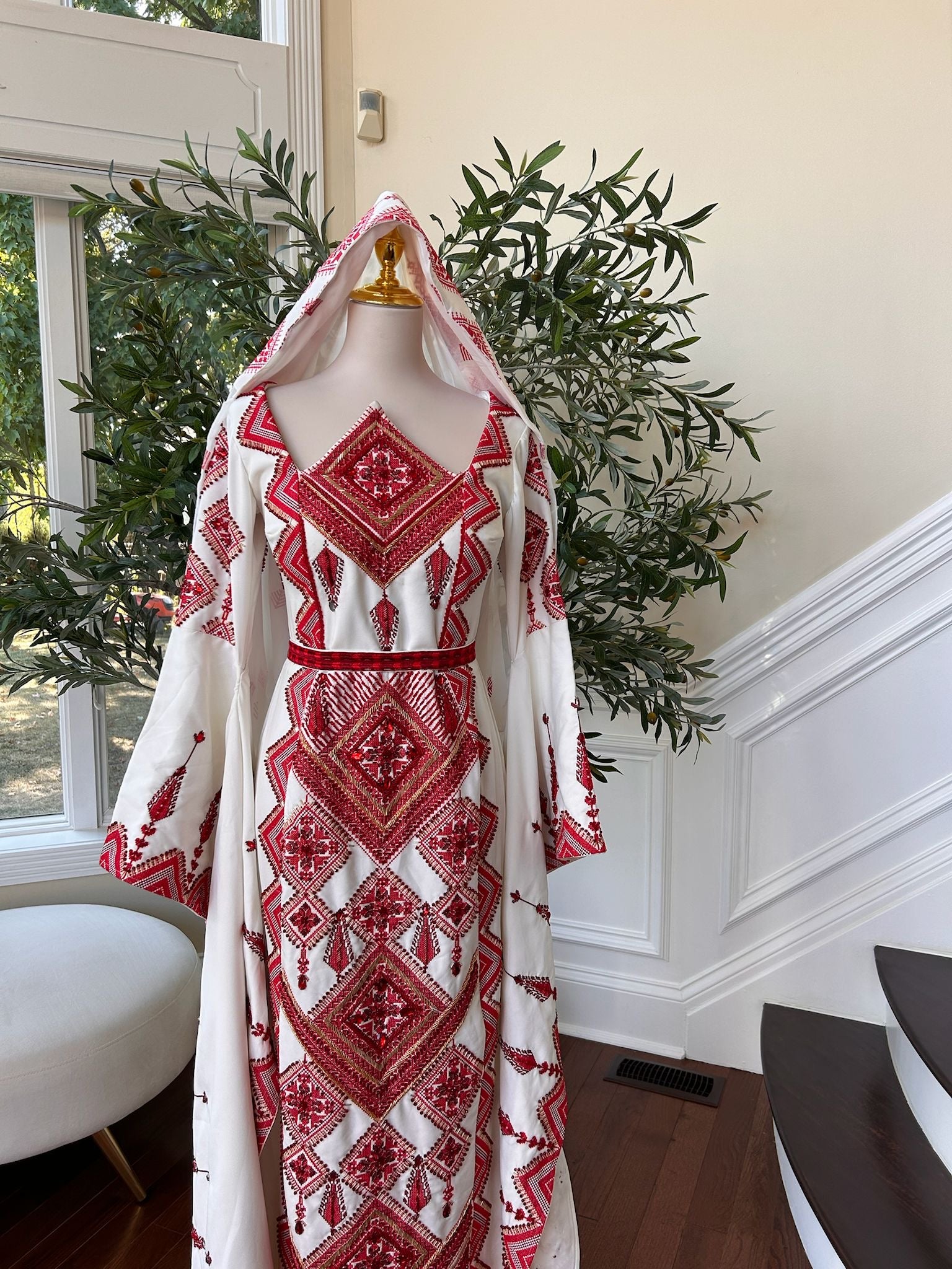 White Elegance Red Tatreez Thobe Dress / Khirka Shal included
