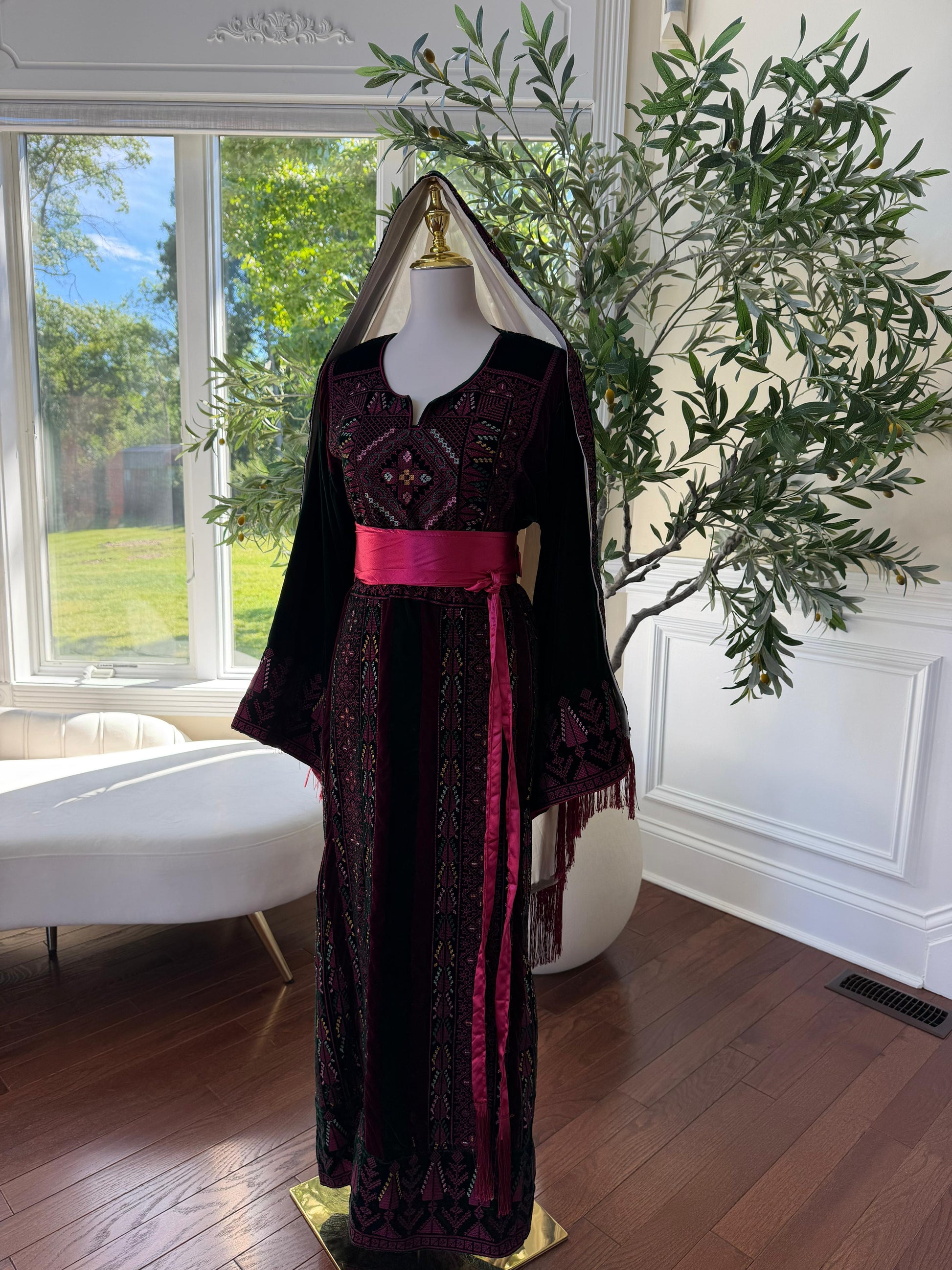 Velvet Green Embroidery Tatreez Thobe
