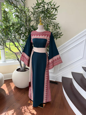 Emerald Embroidery Elegance Tatreez Thobe