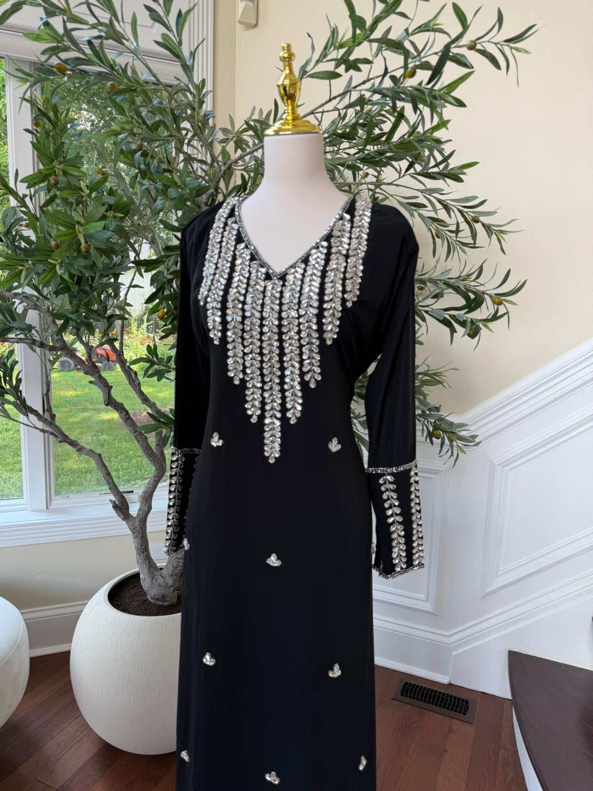 Black Luxe – Crystal-Adorned Kaftan with Sleeve Detail