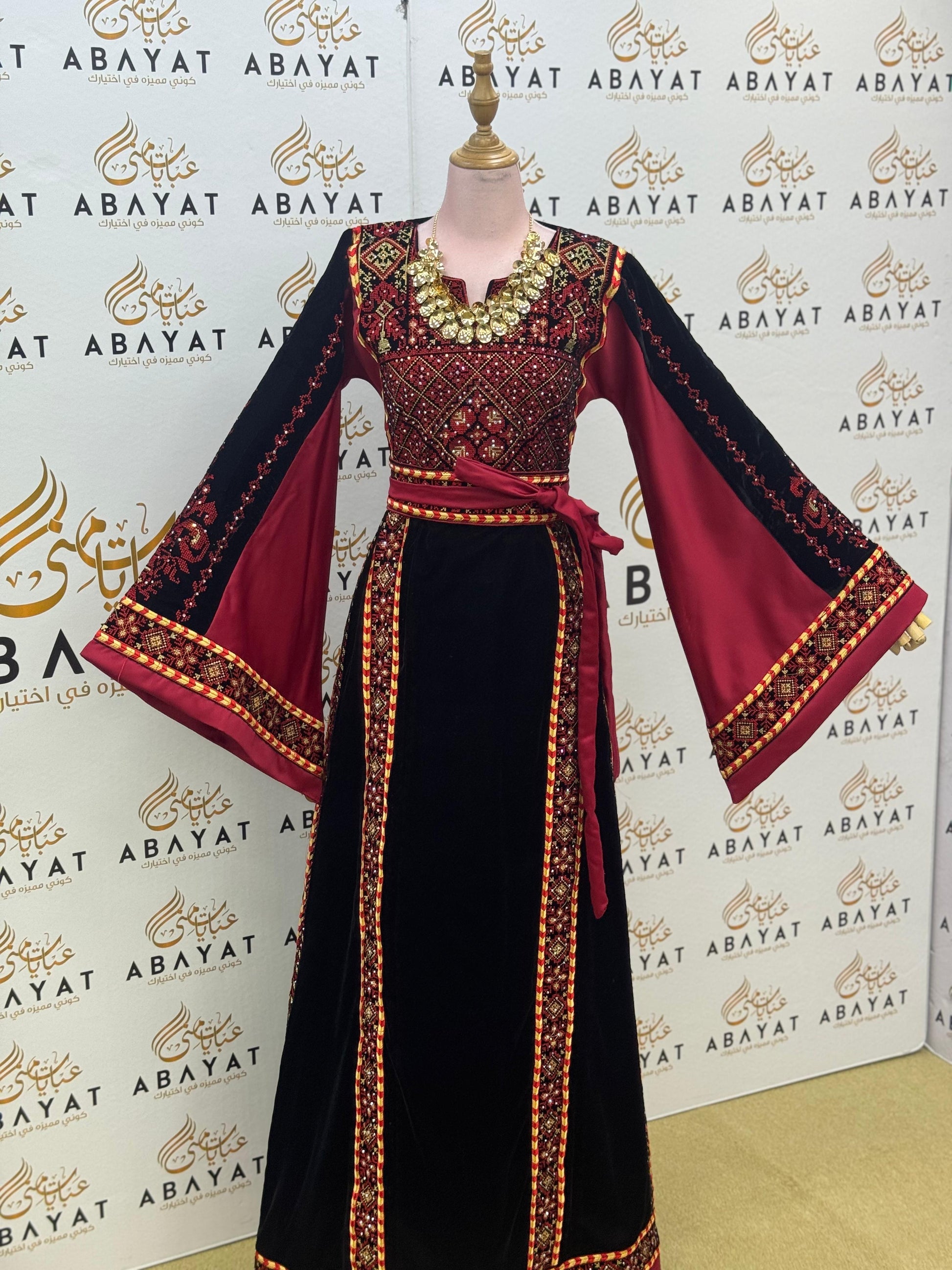 Luxury Black Velvet Thobe – Burgundy Sleeves & Gold Tatreez Design