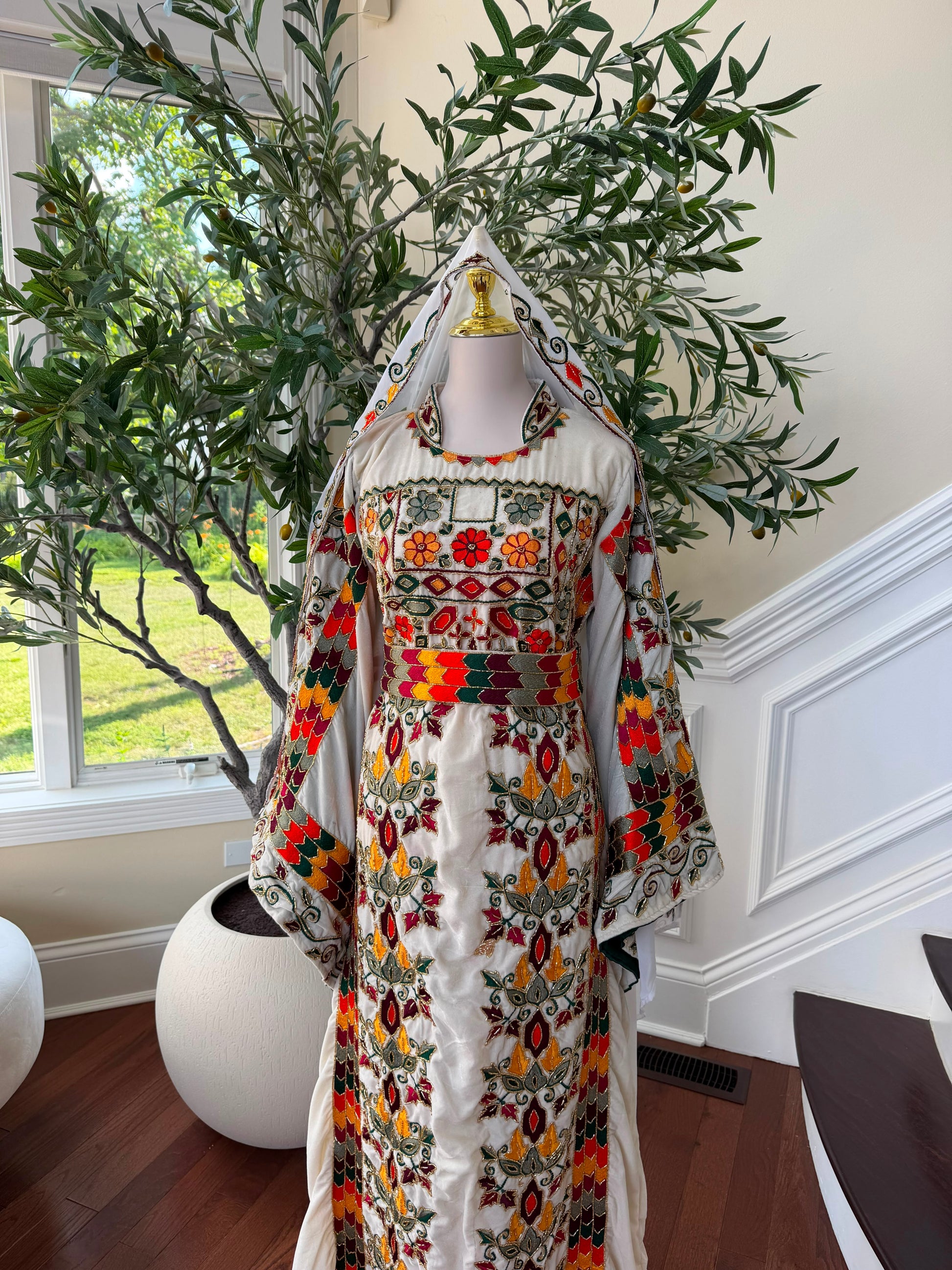White Beaded Elegance Thobe