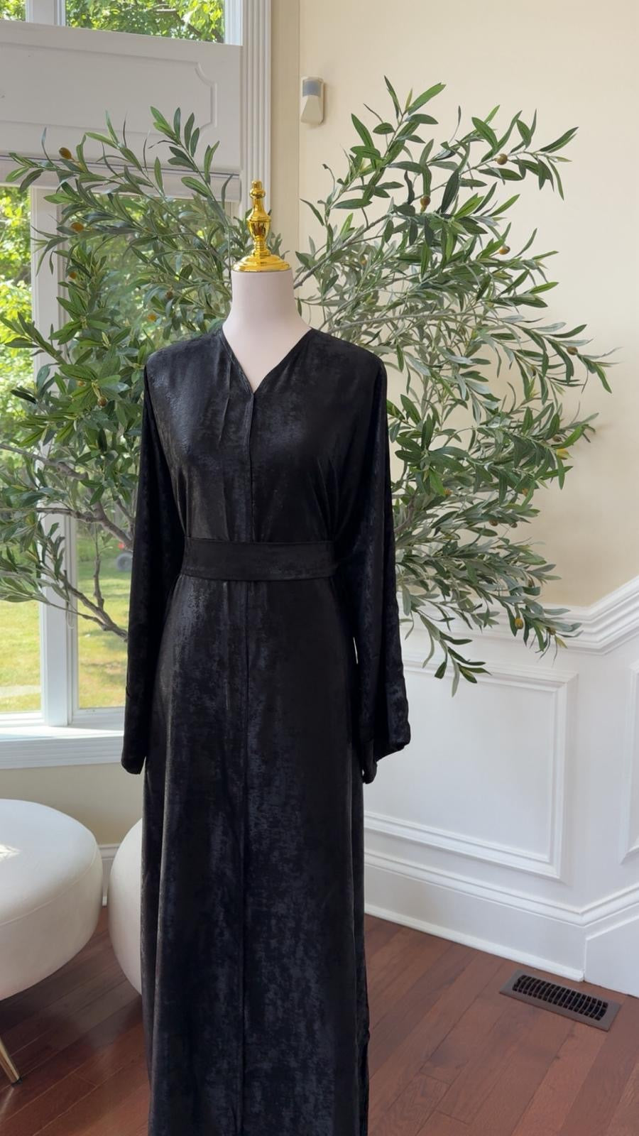 Black Meadow Abaya