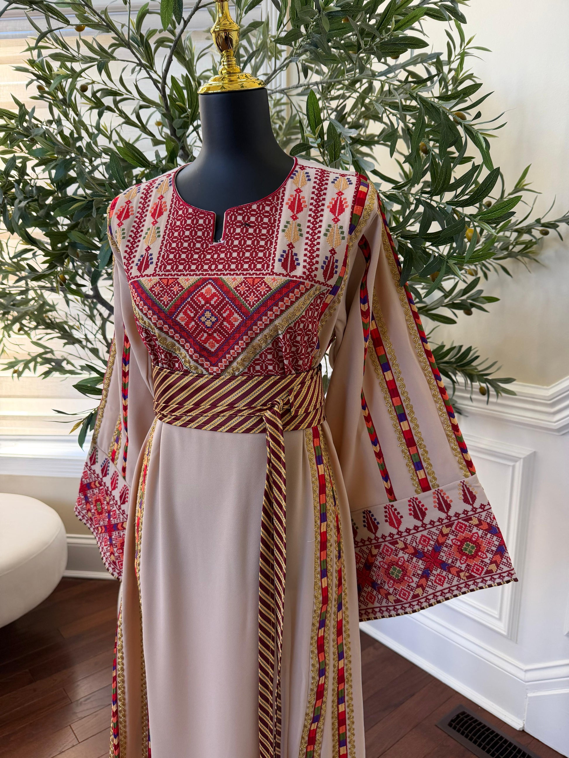 Beige Traditional Elegance Embroidery Thobe