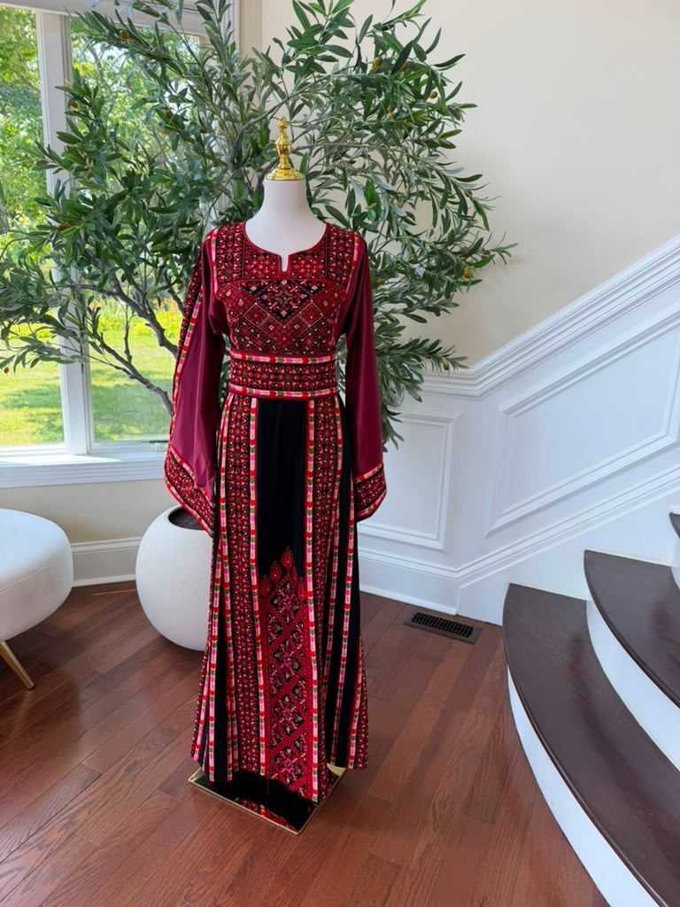 Black Embroidery Tatreez Thobe