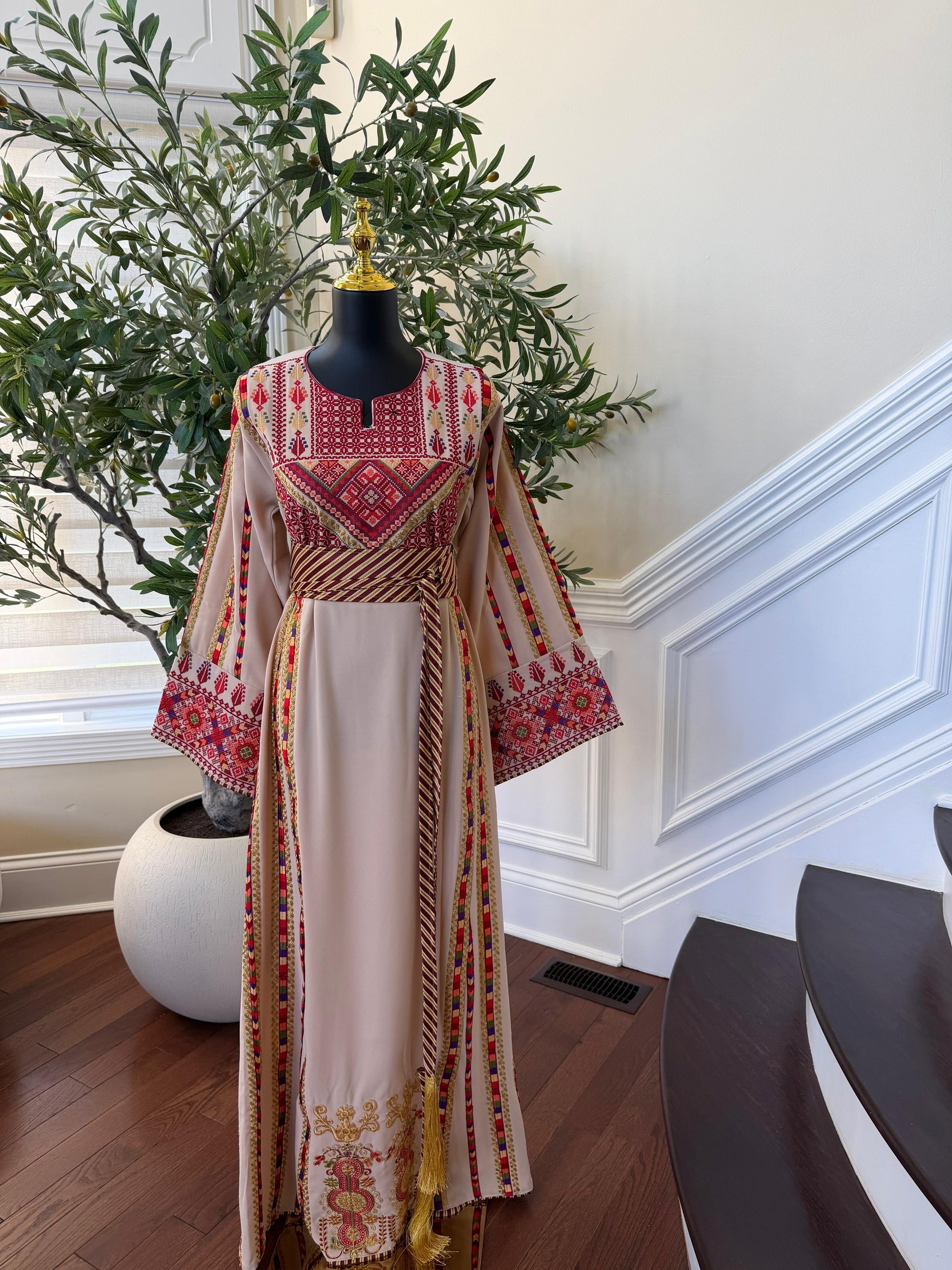 Beige Traditional Elegance Embroidery Thobe