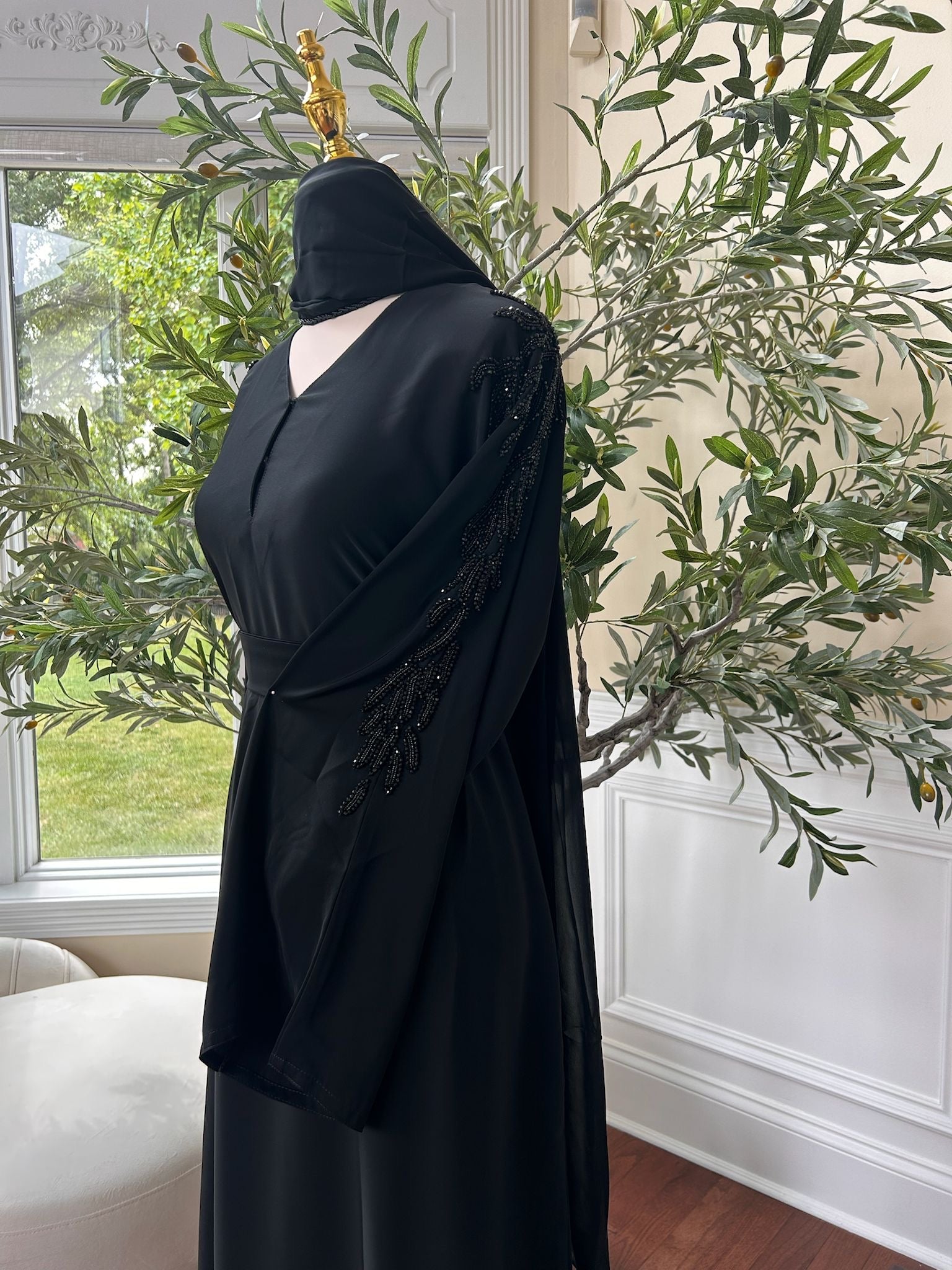 Black Sleeve Charm Closed Abaya