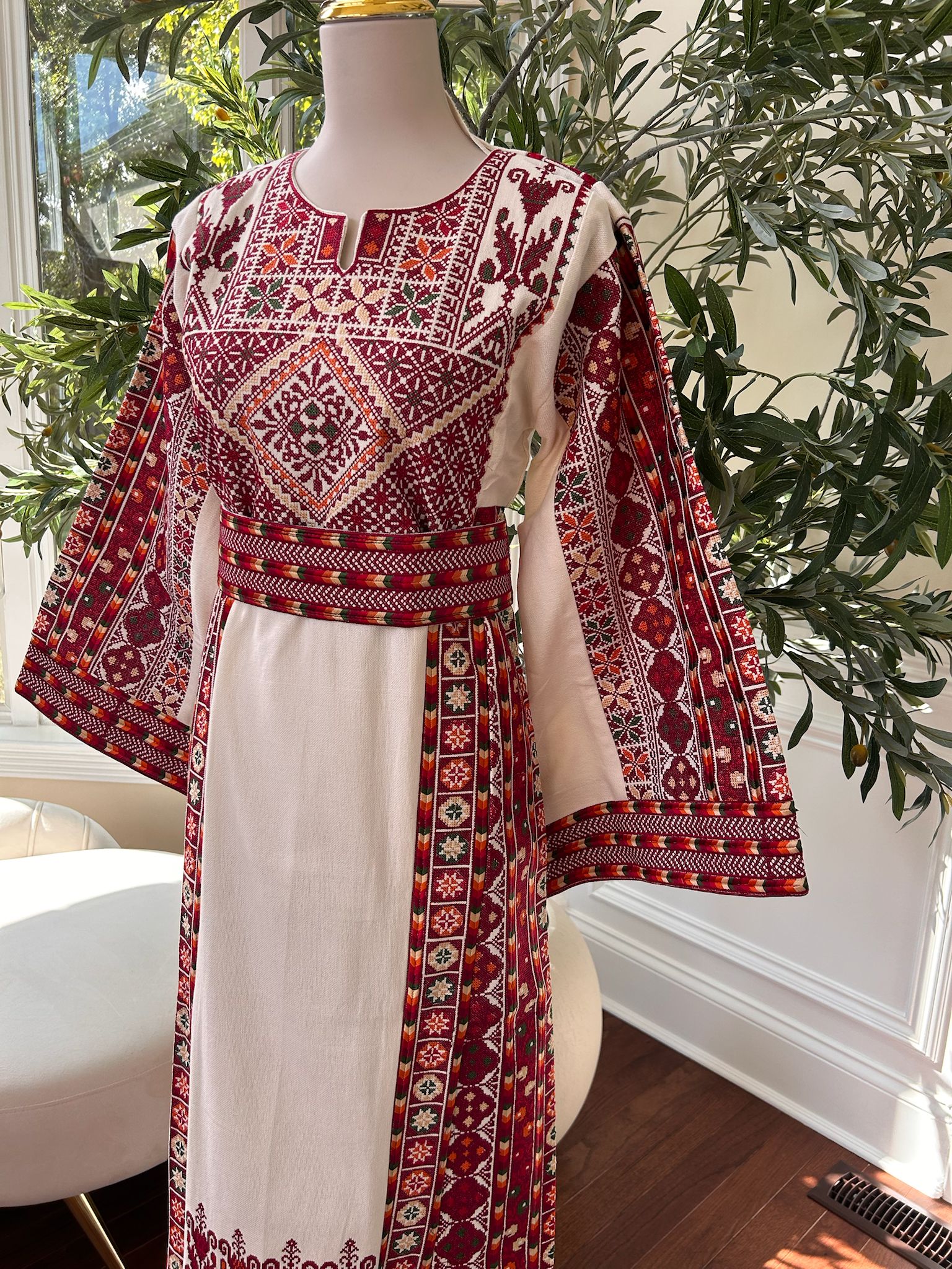 Cream Itamin Tatreez Red Elegance Thobe