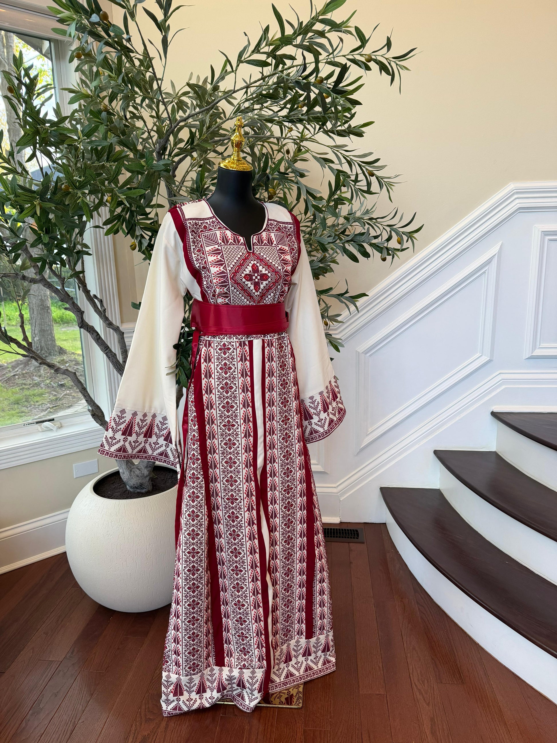 White Traditional Embroidery Red Tatreez Thobe