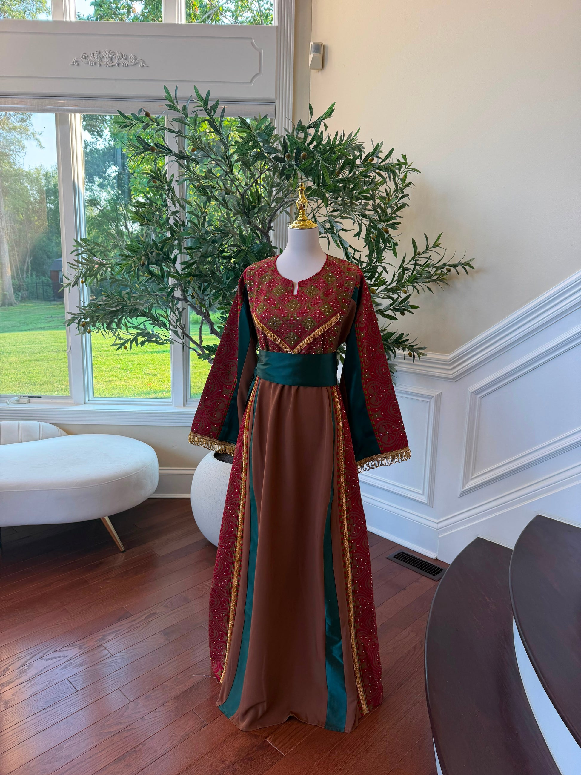 Brown Embroidery Elegance Tatreez Thobe