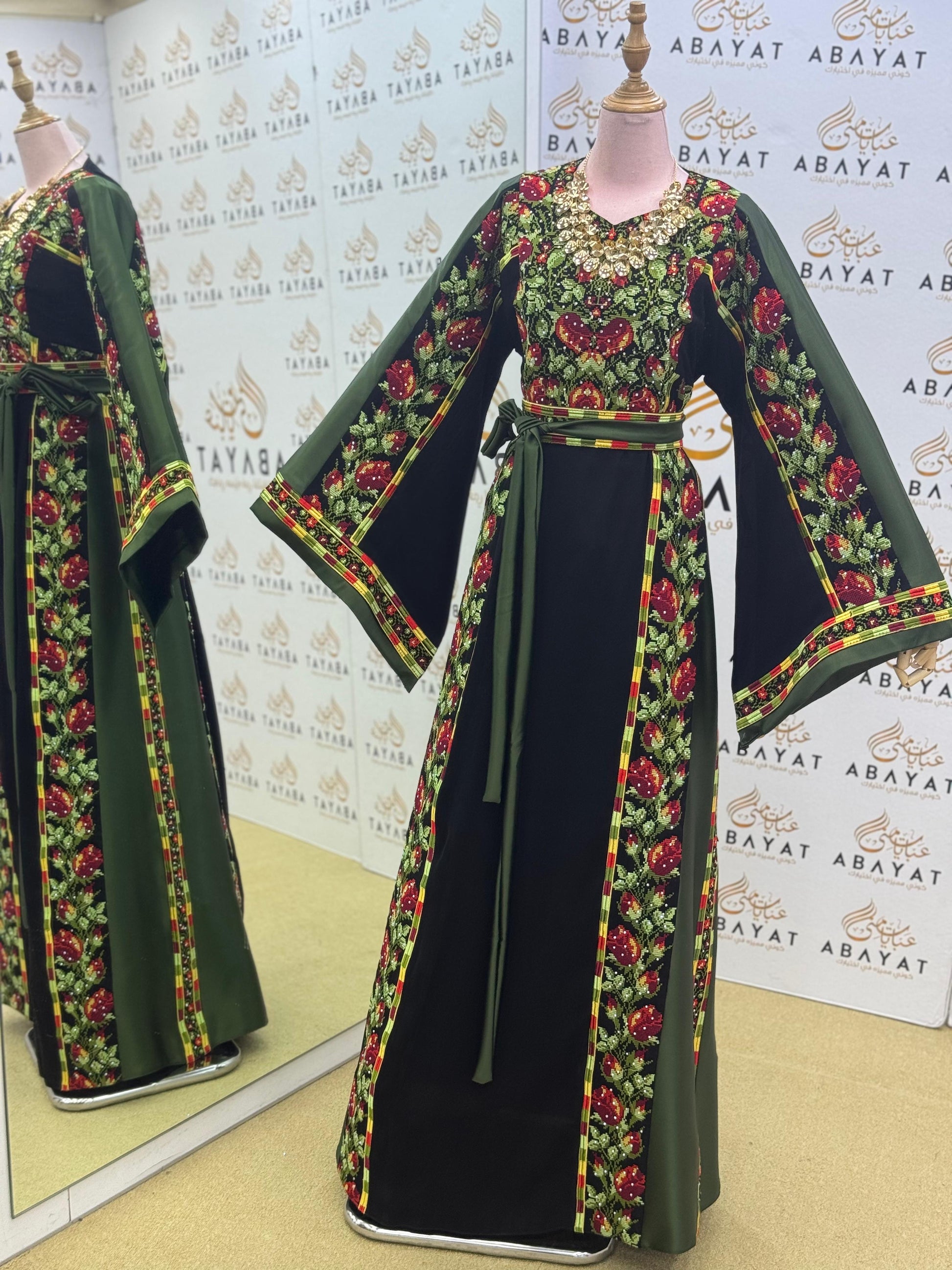 Palestinian Couture Thobe – Green Embroidered Panel