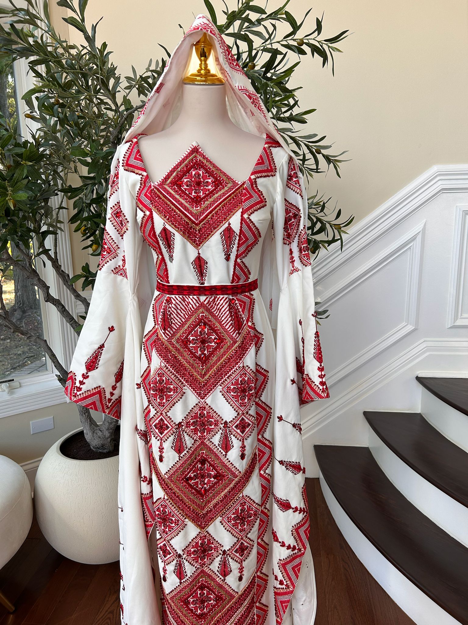 White Elegance Red Tatreez Thobe Dress / Khirka Shal included