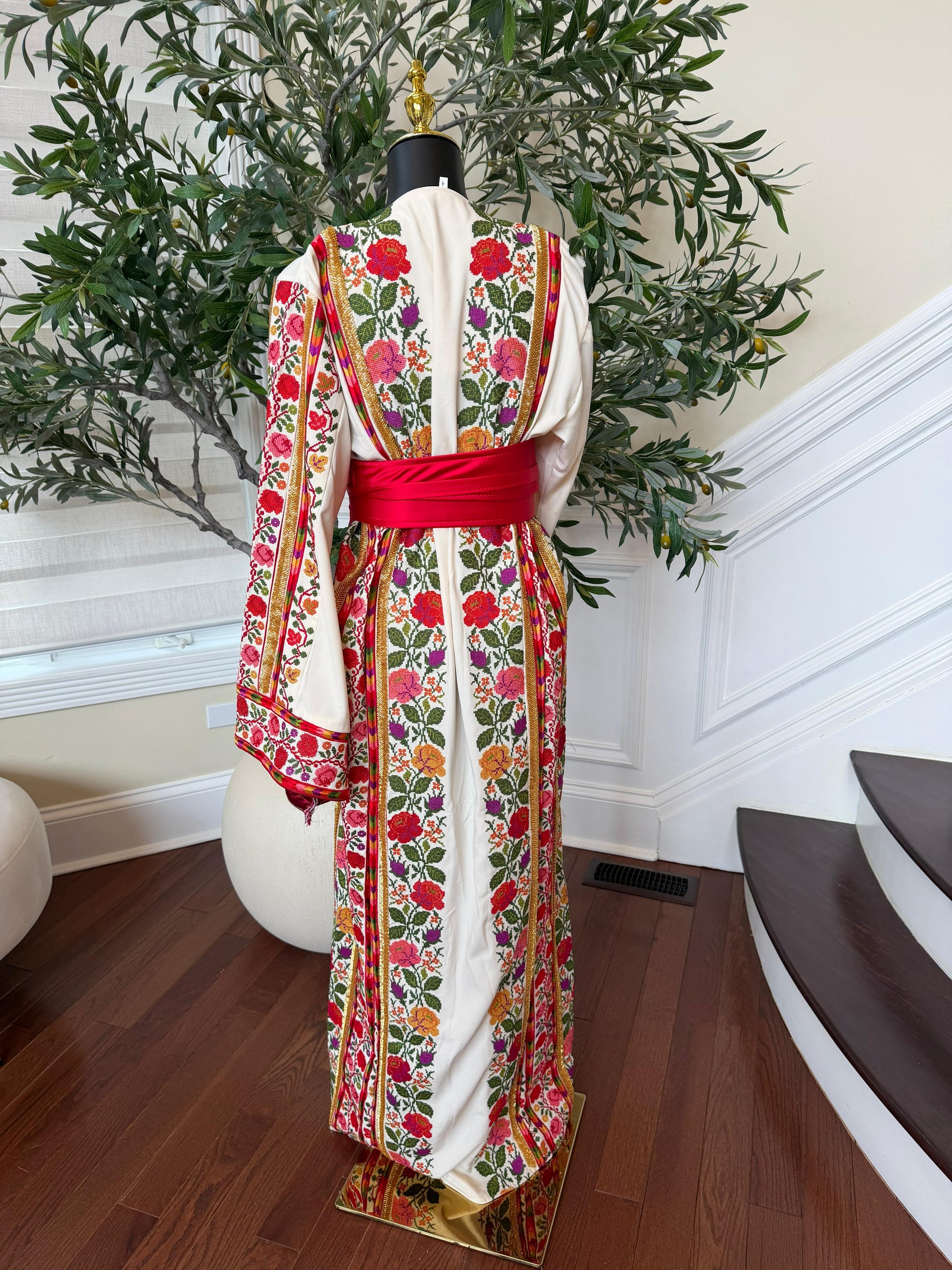 White Floral Embroidery Tatreez Thobe