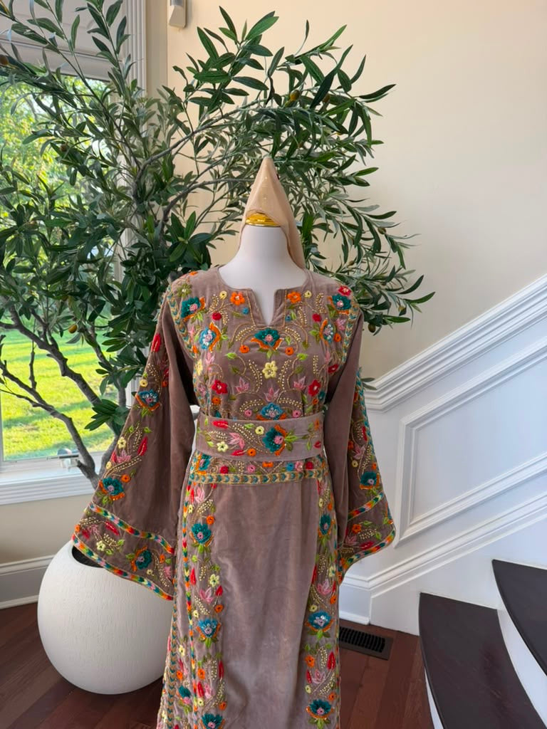 Tan Embroidery Beaded Stone Thobe