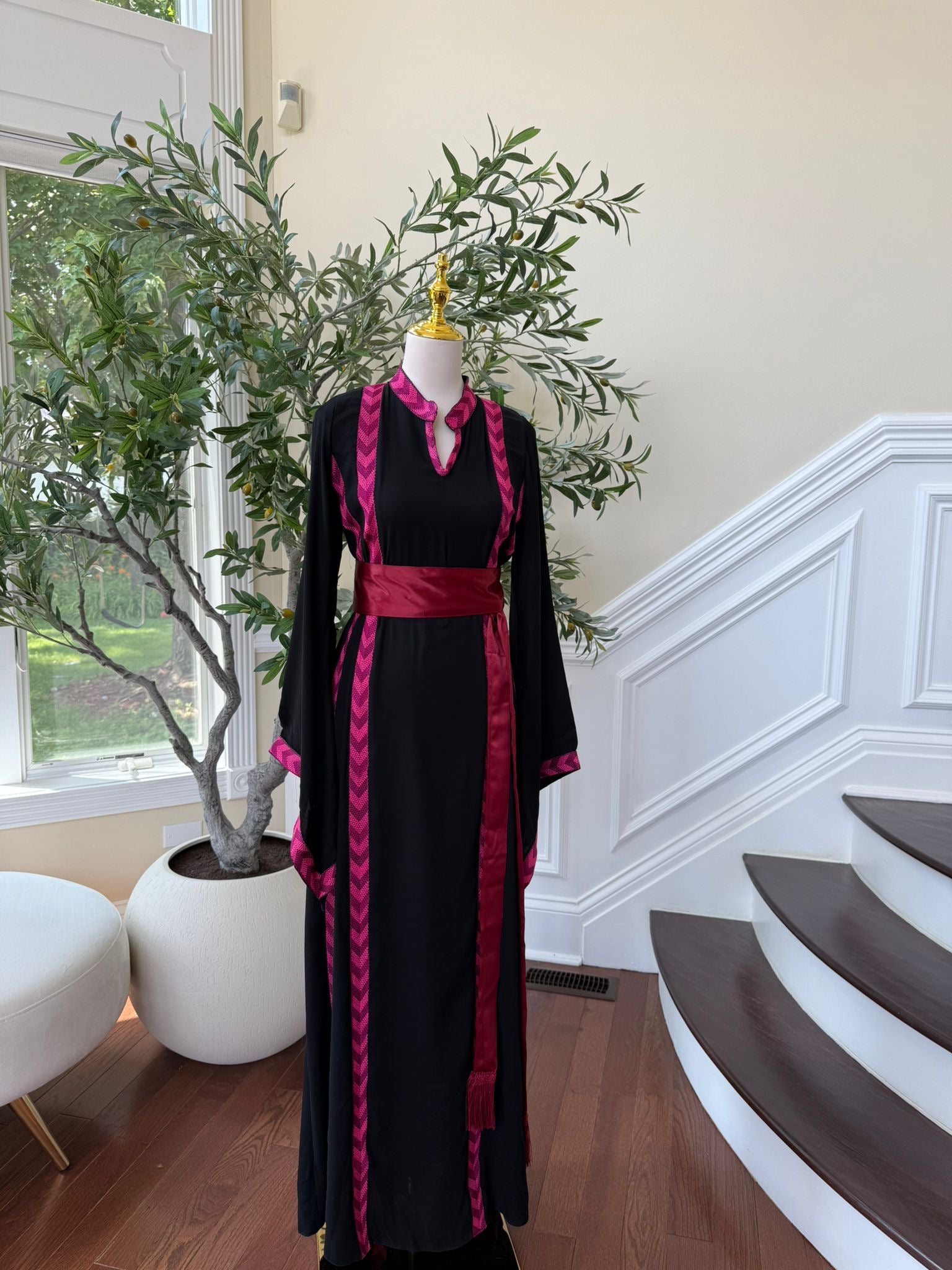 The Heritage Luxe – Black Tatreez Pink Abaya
