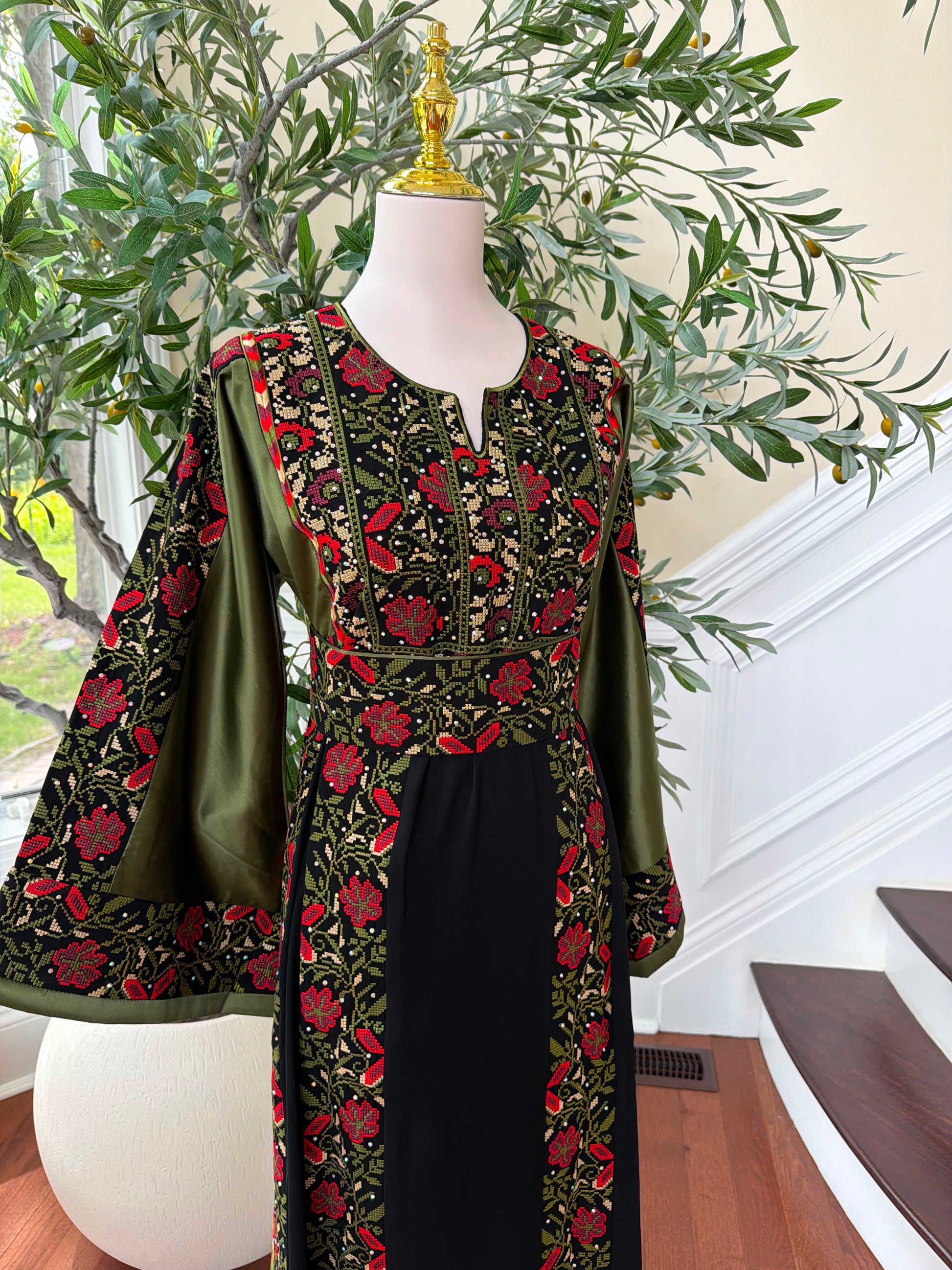Black Embroidery Tatreez Thobe