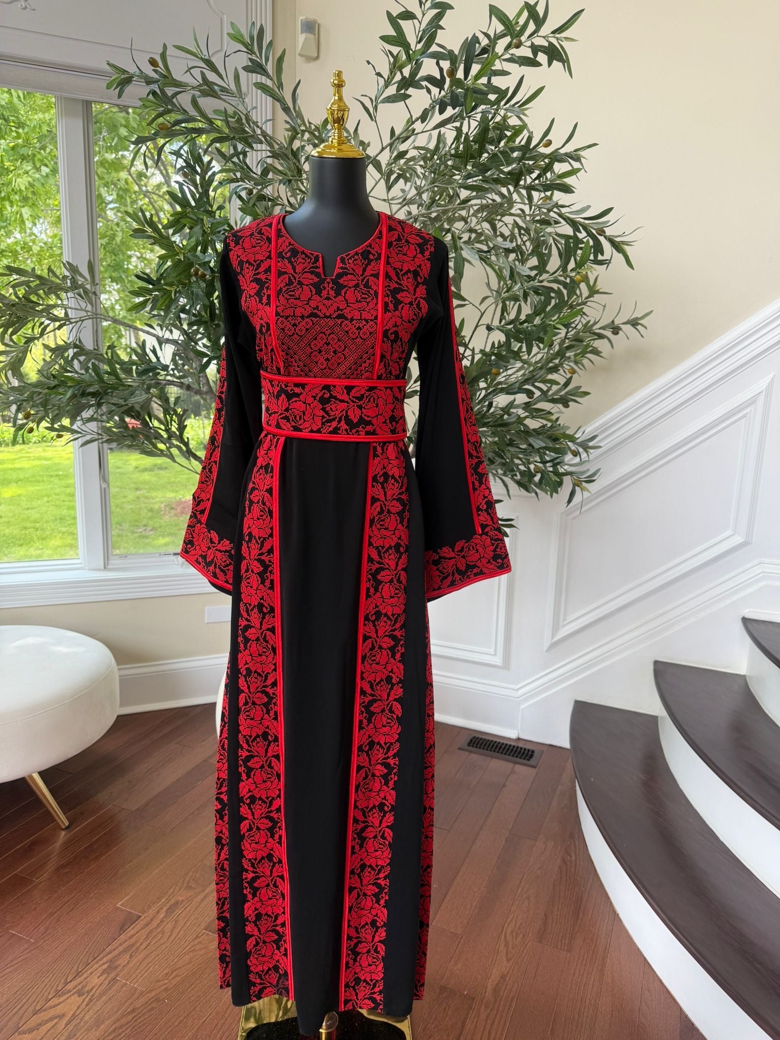 Elegant Red Tatreez Thobe / A