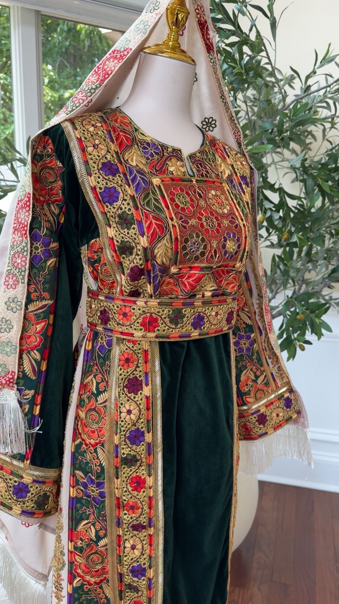 Velvet Green Tatreez Sabal Kharaz Thobe