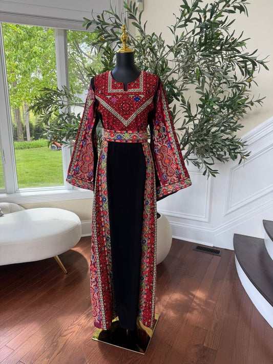 Elegant Black Tatreez Thobe / A