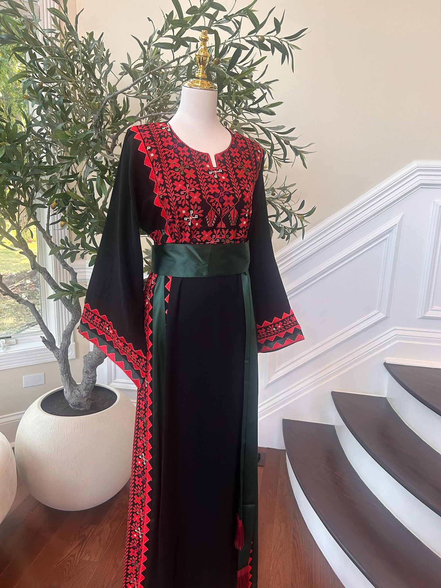 Black Embroidery Tatreez Red Detail Thobe