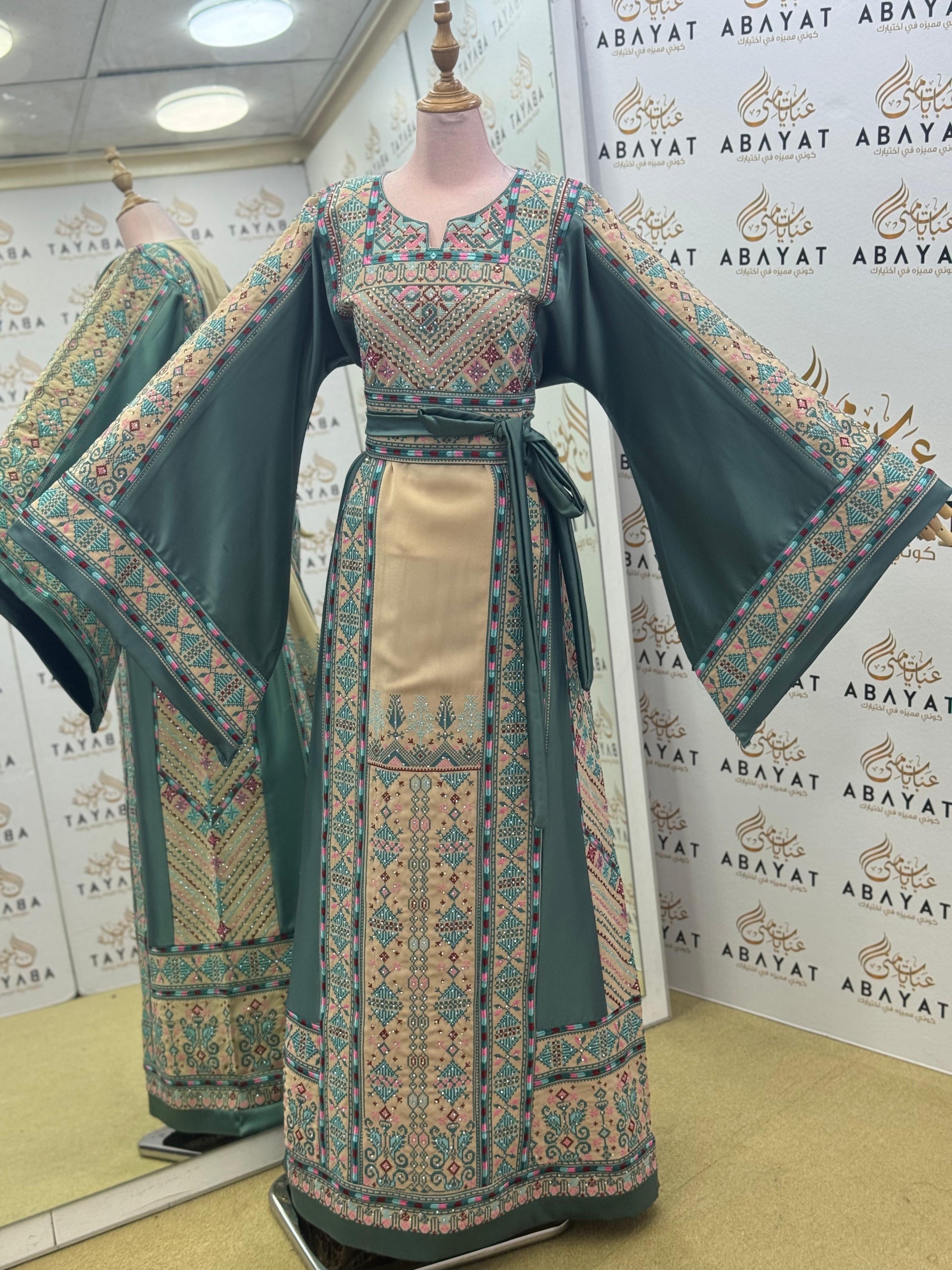 Palestinian Embroidered Thobe – Olive Green with Wide Sleeves