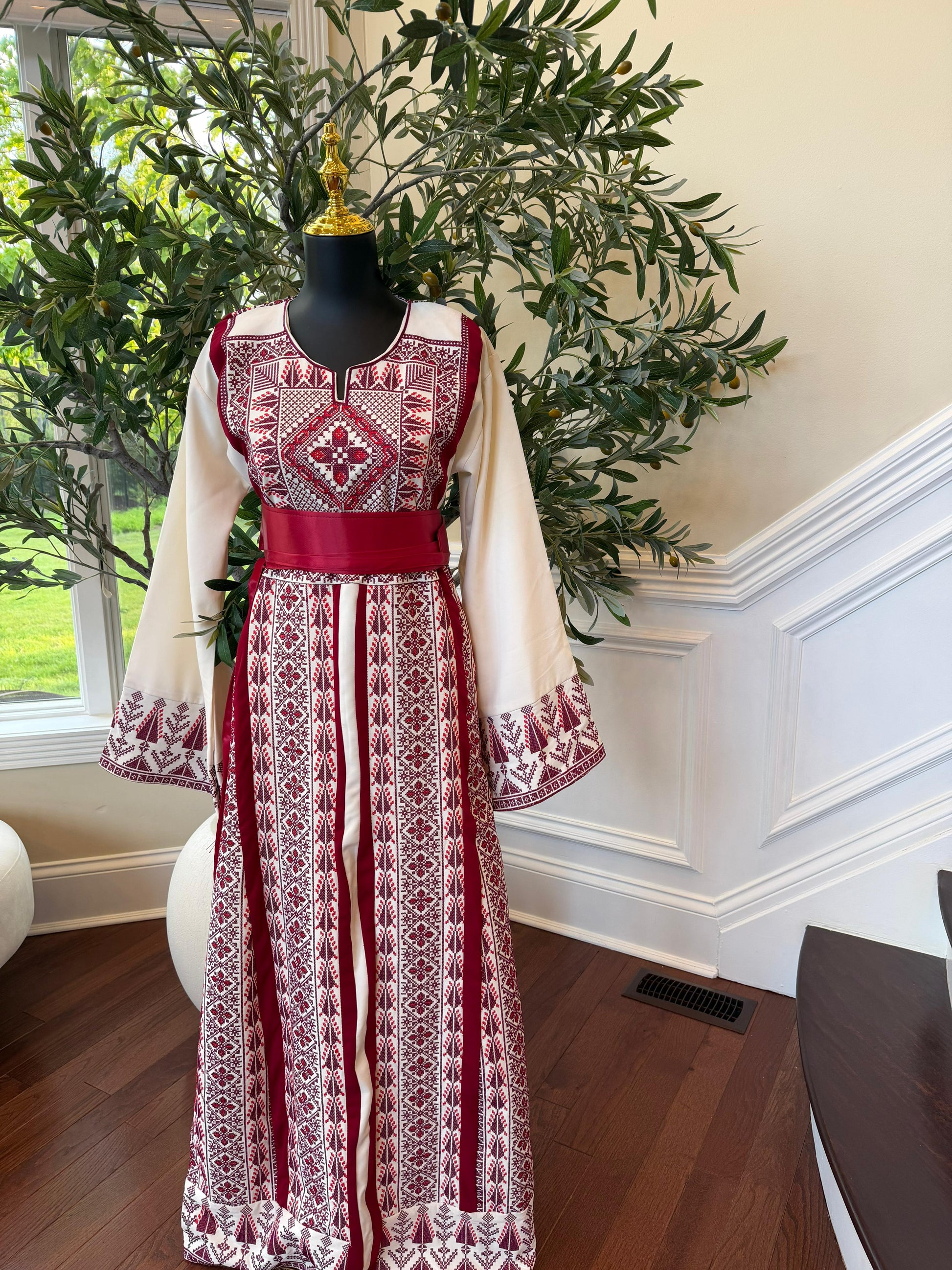 White Traditional Embroidery Red Tatreez Thobe