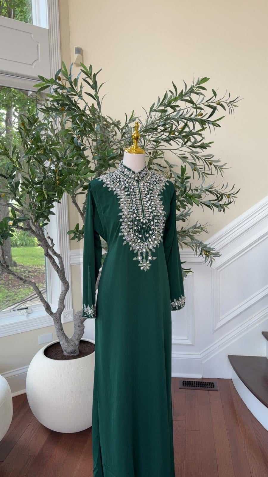 Emerald Royalty – High-Neck Kaftan with Intricate Crystal Embellishment