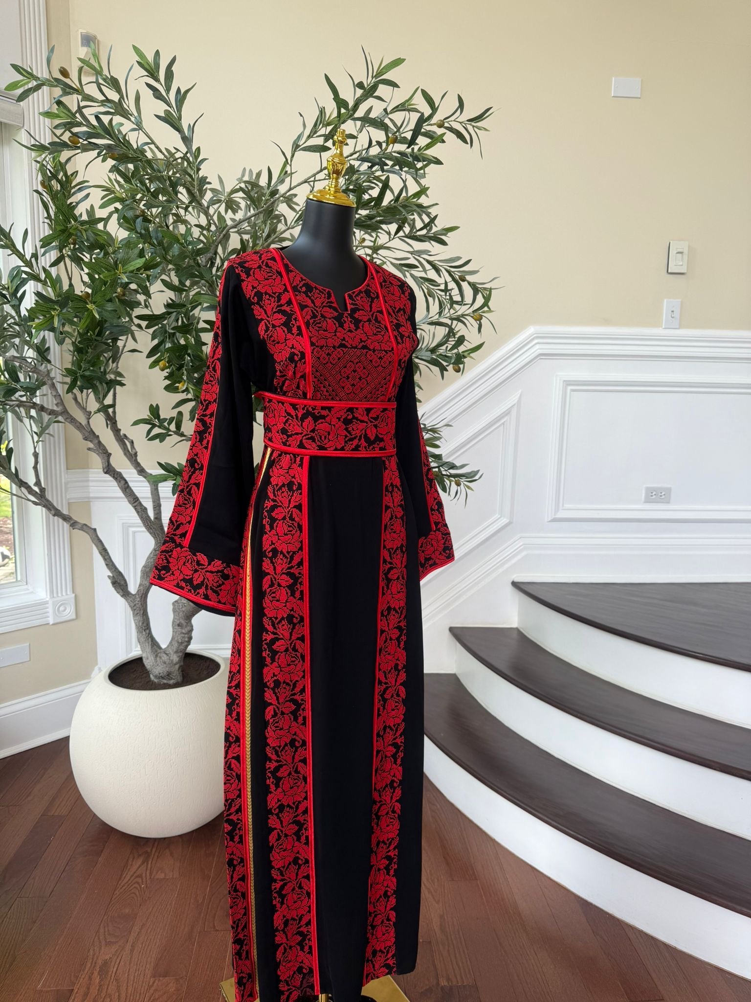 Elegant Red Tatreez Thobe / A