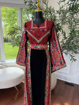 Elegant Black Tatreez Thobe / A