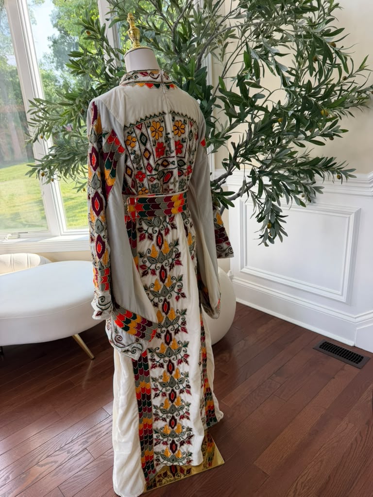White Beaded Elegance Thobe