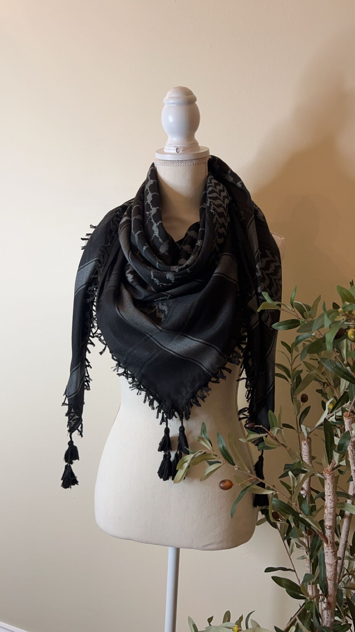 Black and Grey Kuffieya with Grey Tassels