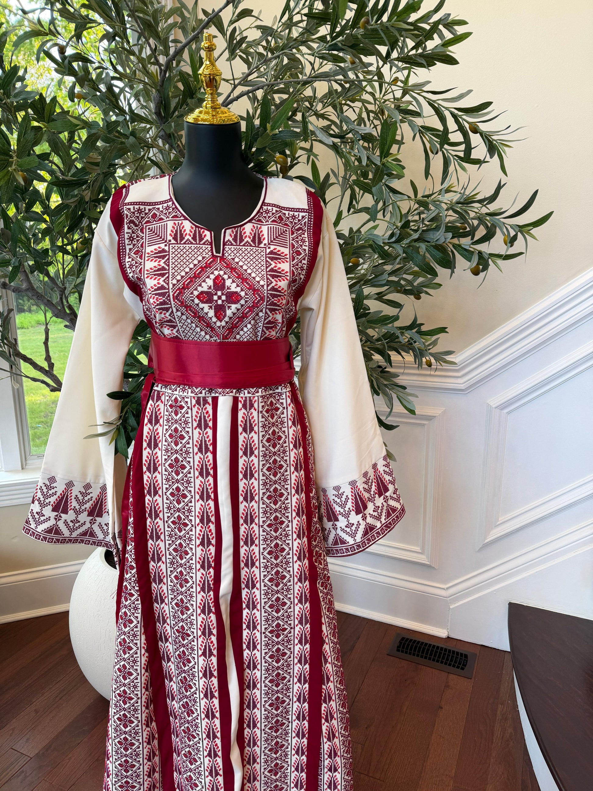 White Traditional Embroidery Red Tatreez Thobe