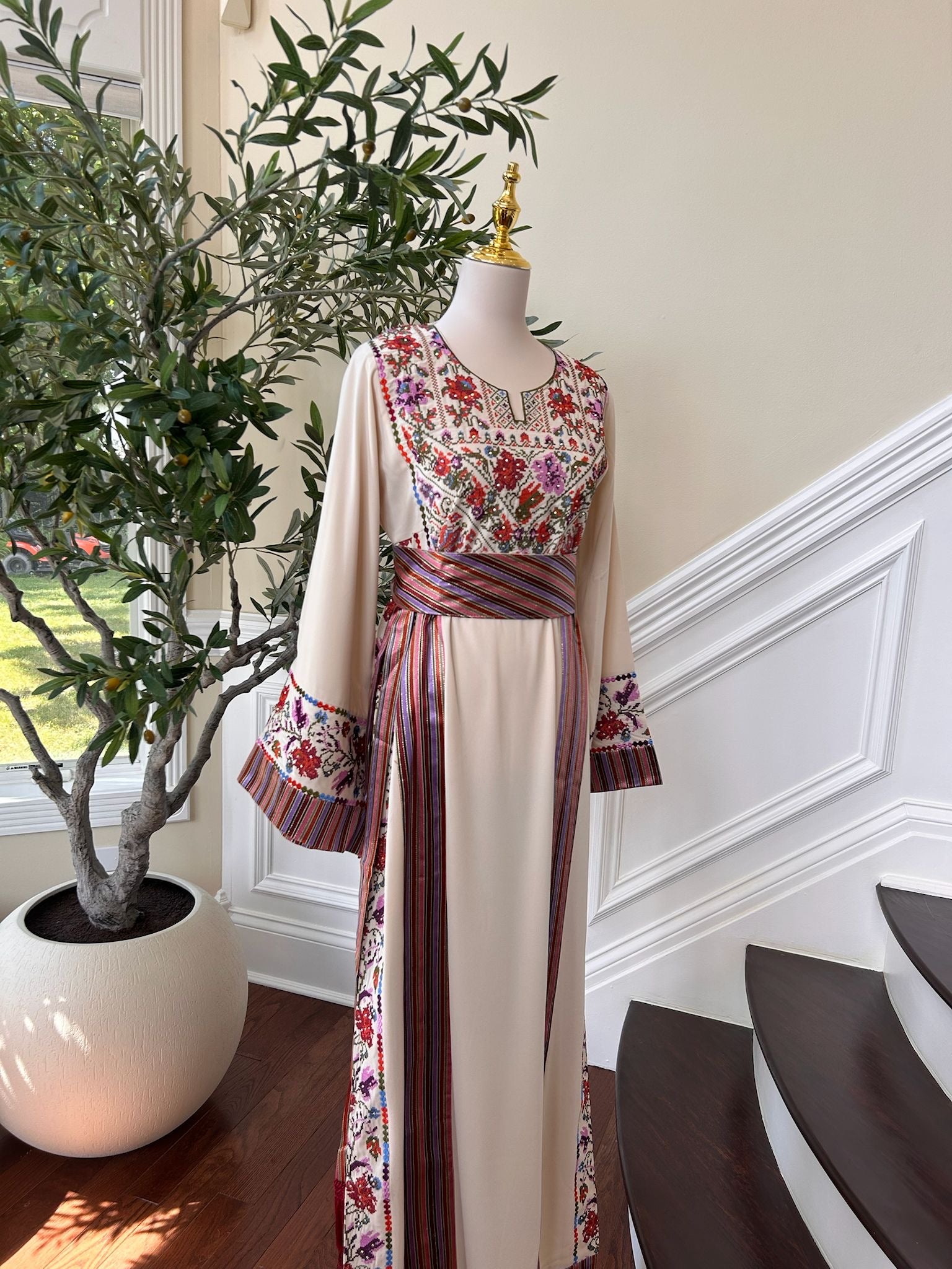 Cream Floral Embroidery Tatreez Thobe