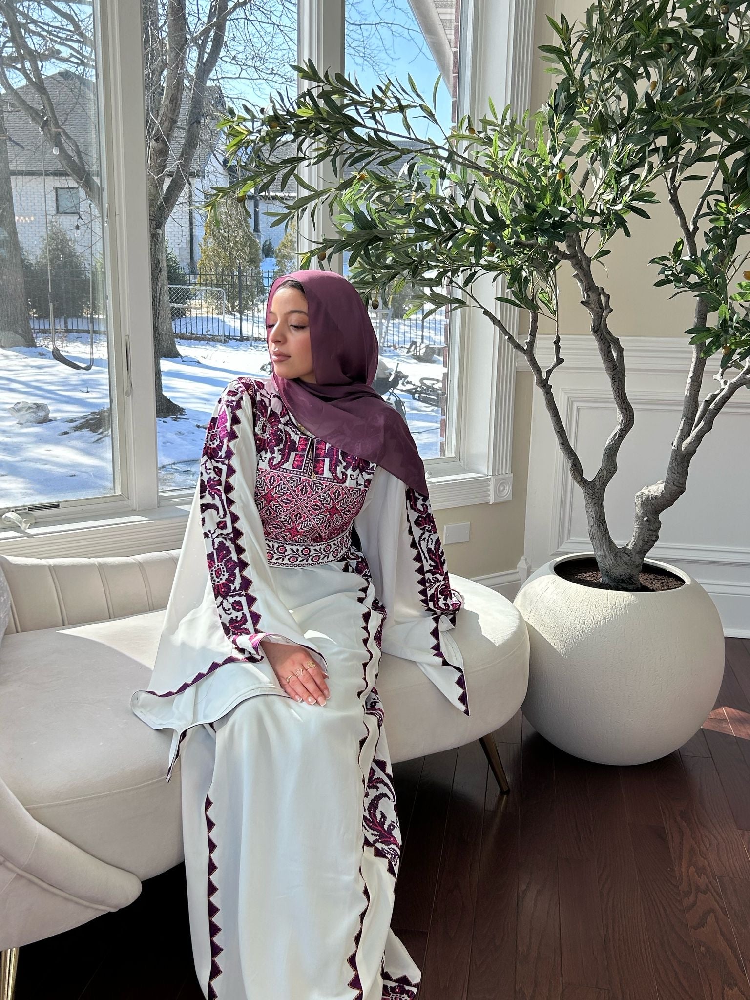 Elegant White Embroidery Purple Thobe